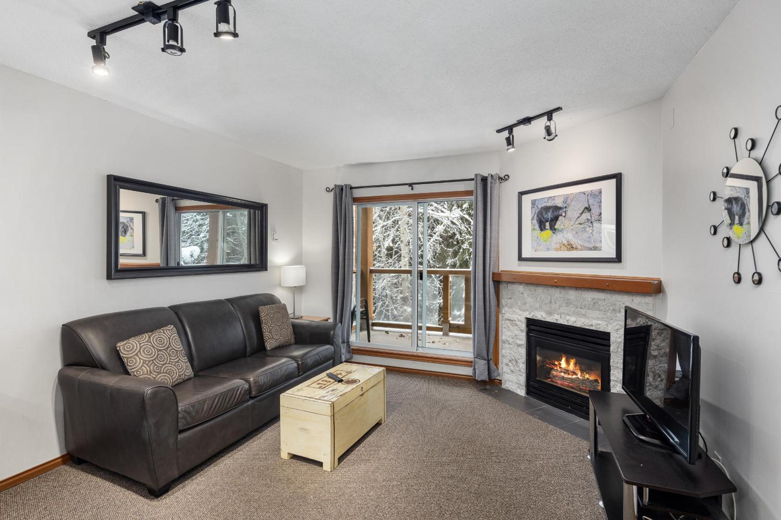 One bedroom townhome with private hot tub GR 65