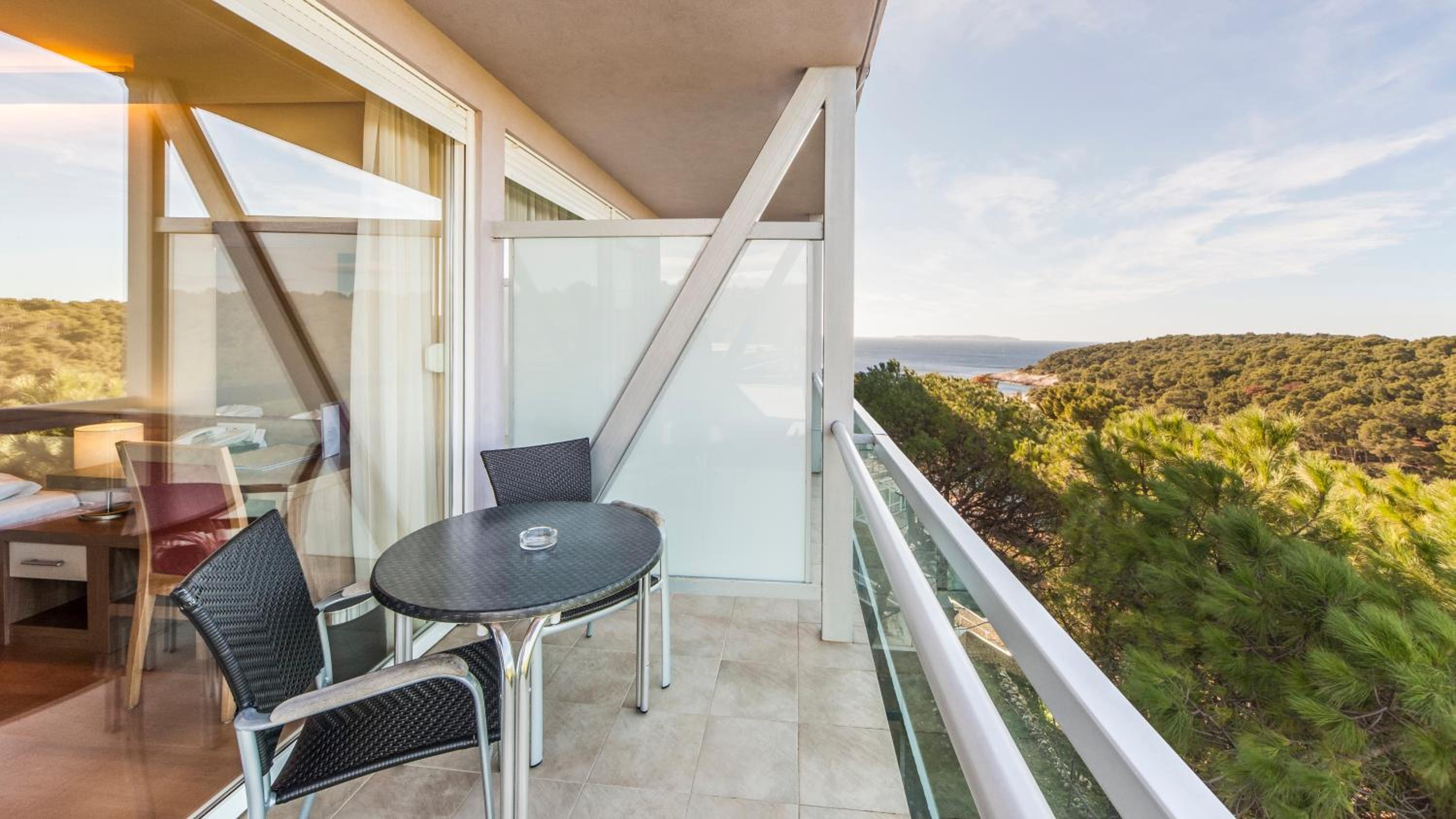 Standard Double Room with Balcony and Sea Side - Photo 6