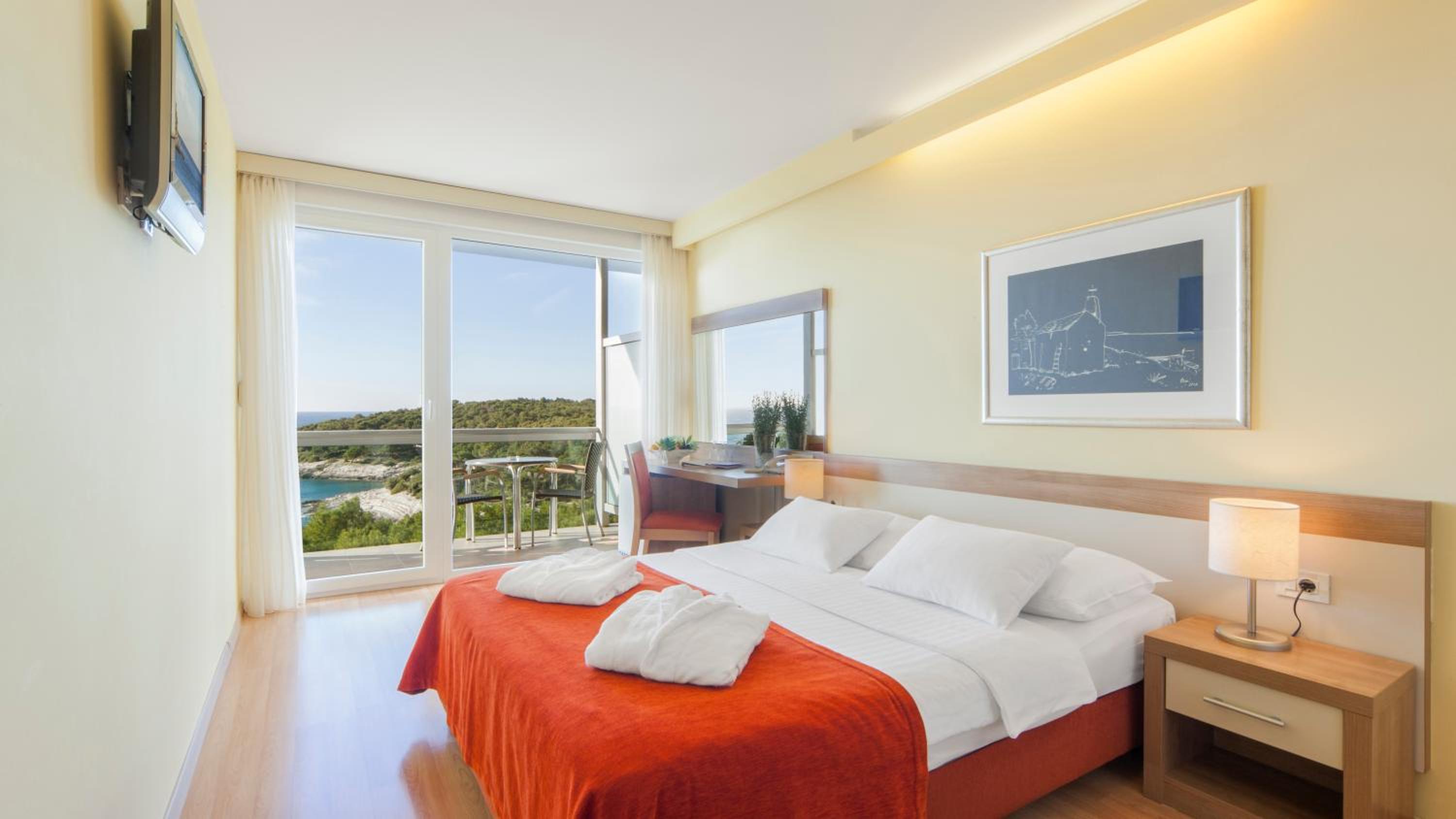 Standard Double Room with Balcony and Sea Side - Photo 5
