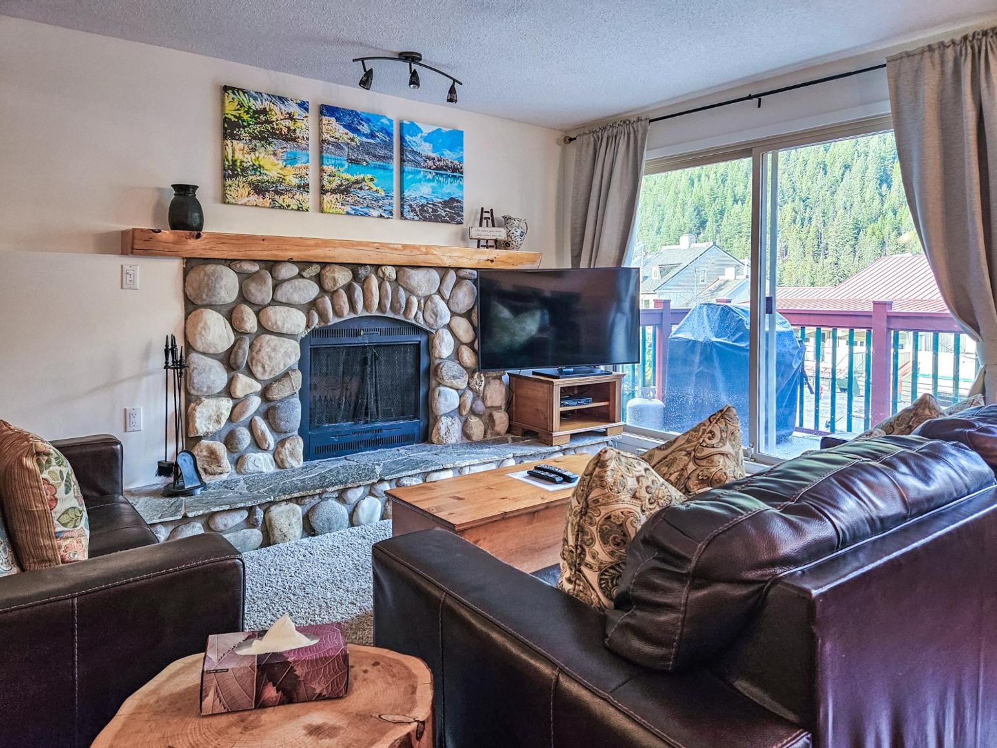 Two-Bedroom Apartment with Balcony photo 2