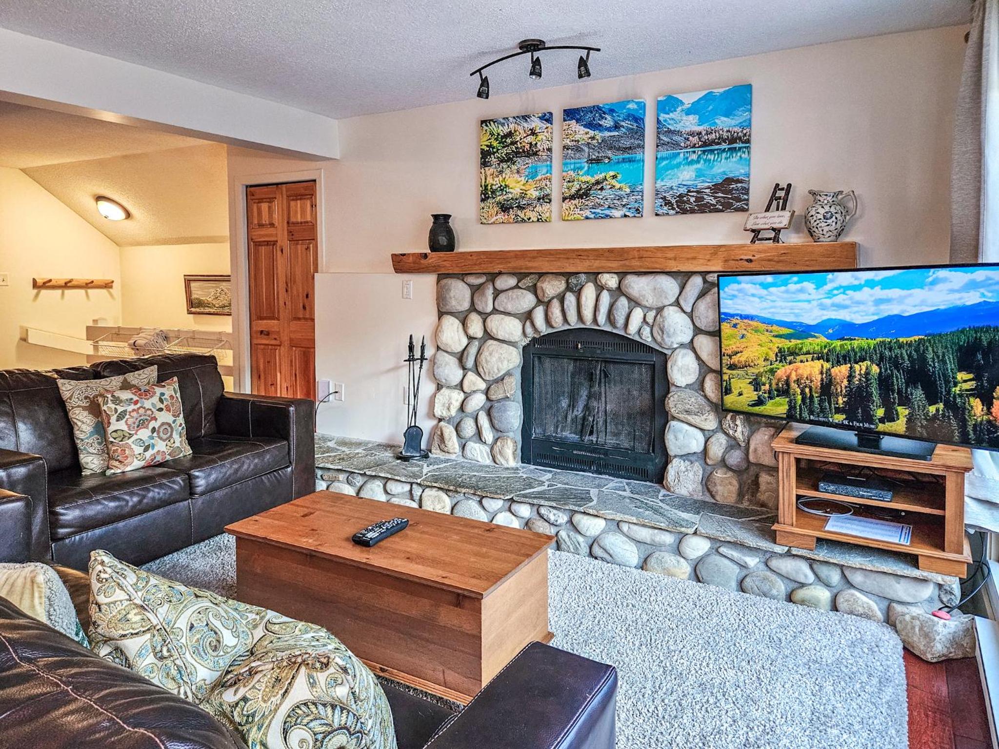 Two-Bedroom Apartment with Balcony photo 1