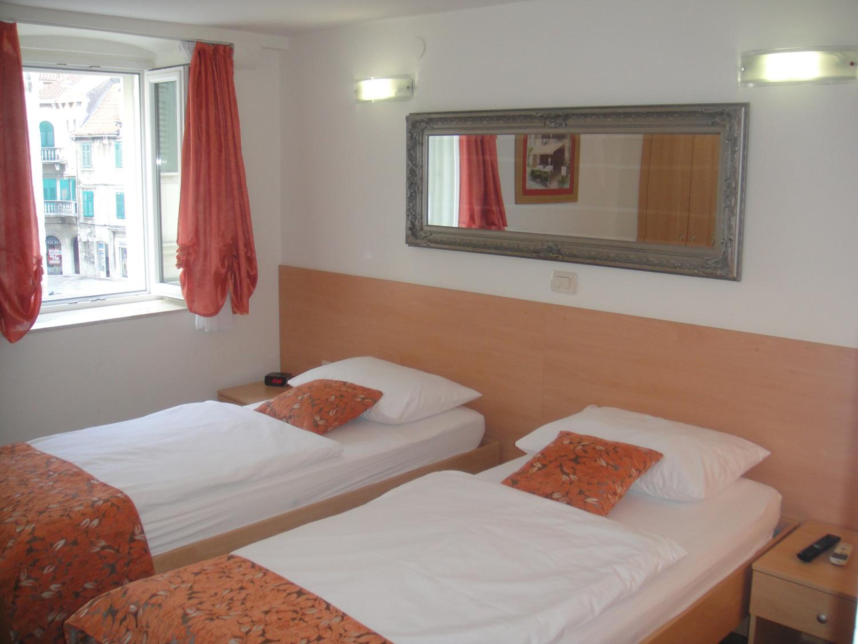 Double or Twin Room with City View photo 1