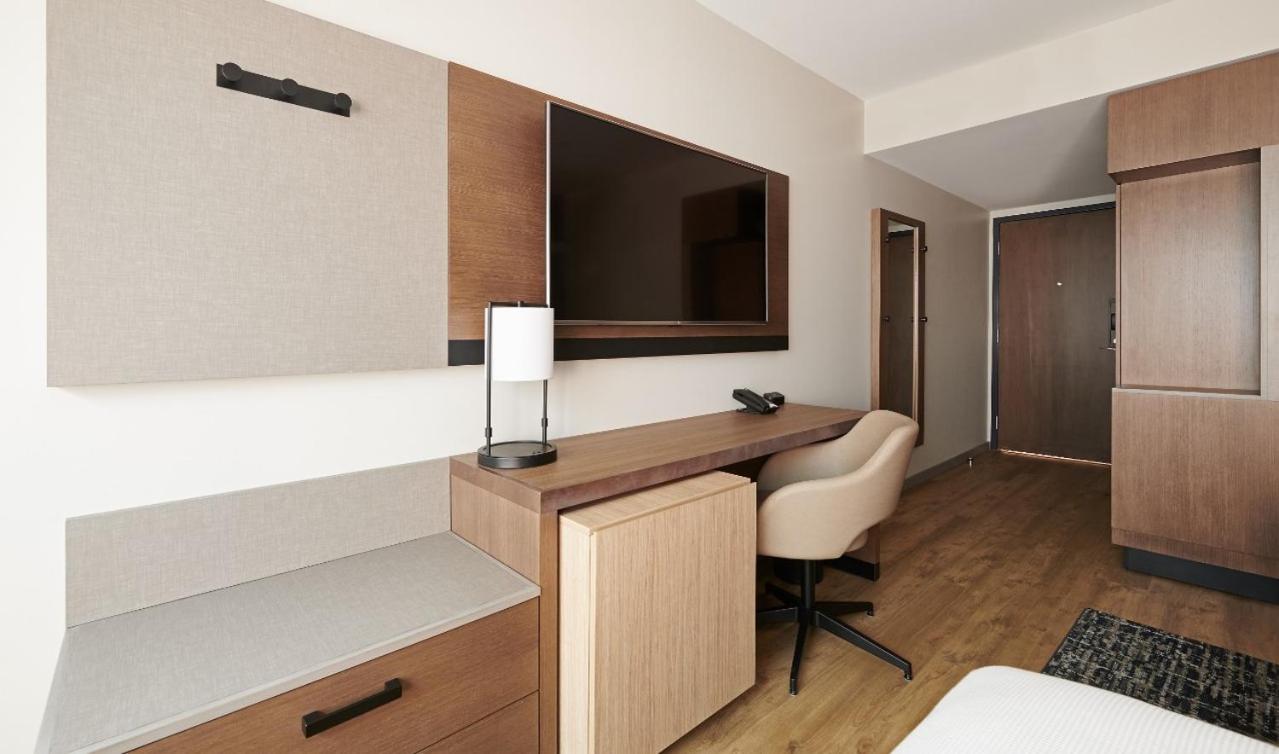Specialty King Room with One King Bed, Sofa Bed and Accessible Tub photo 2