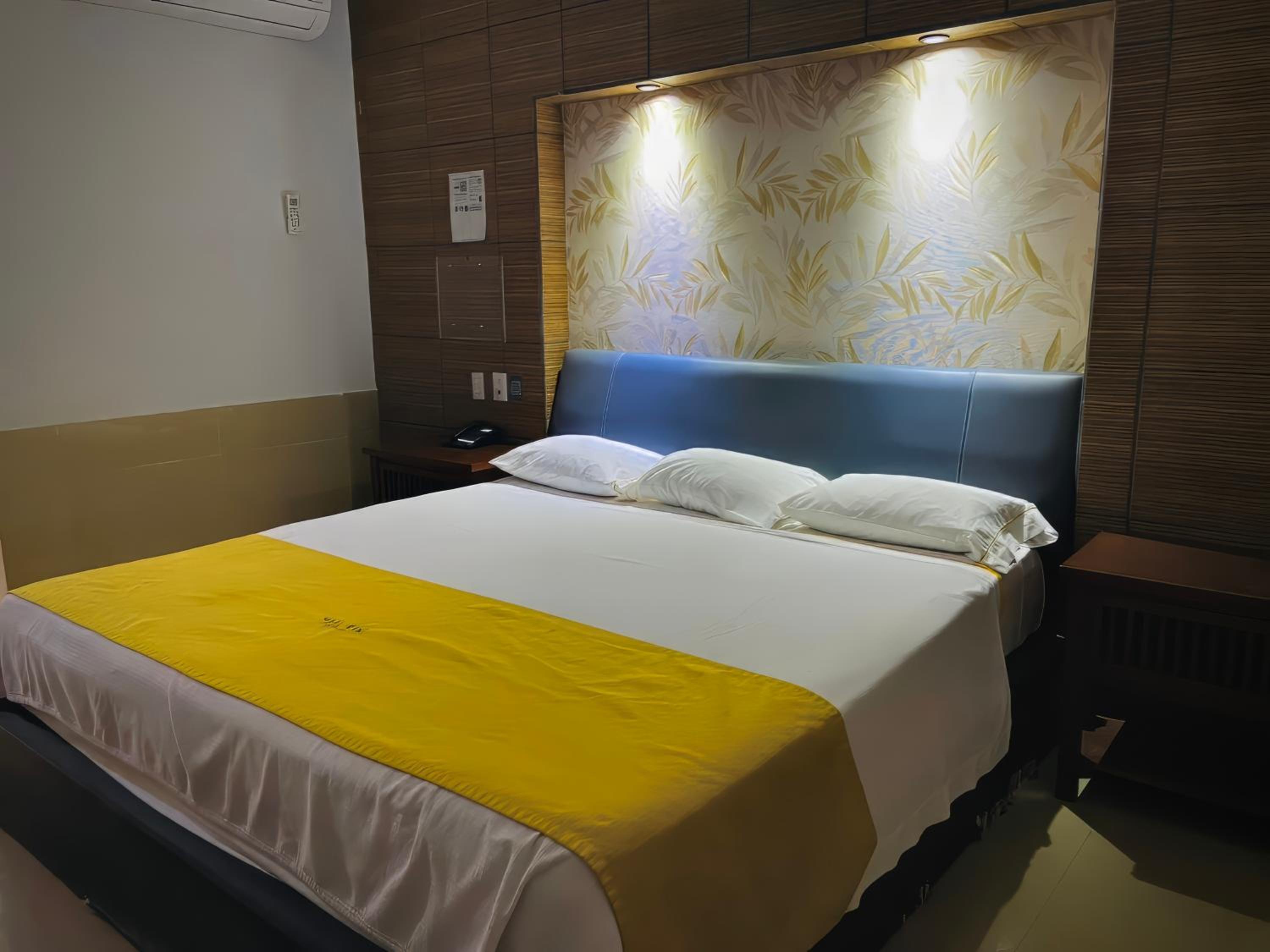 Standard Double or Twin Room photo 1