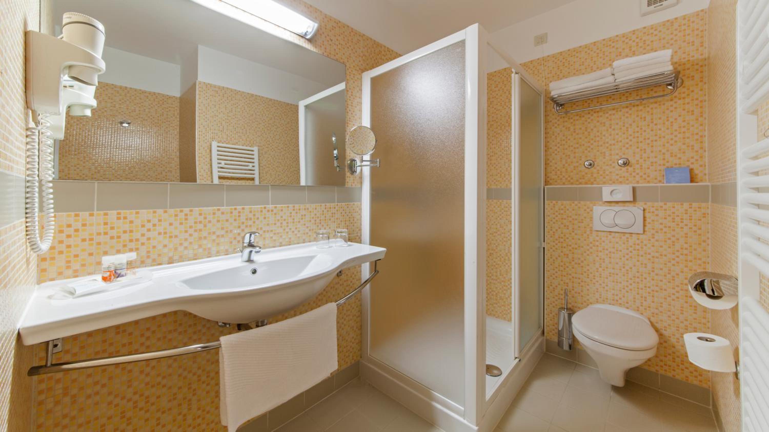 Premium Twin Room with Balcony  - Photo 7