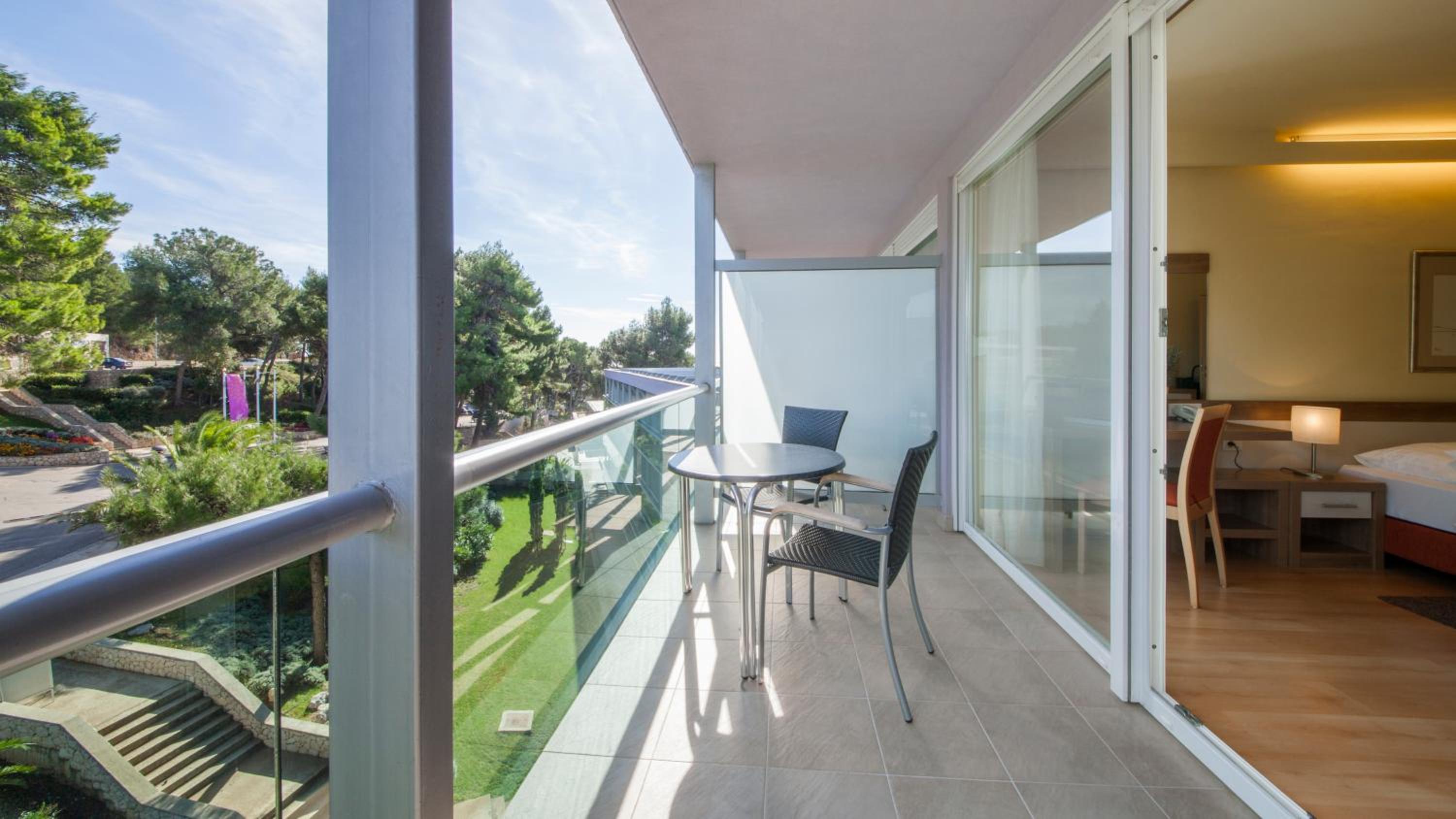 Premium Twin Room with Balcony  - Photo 8