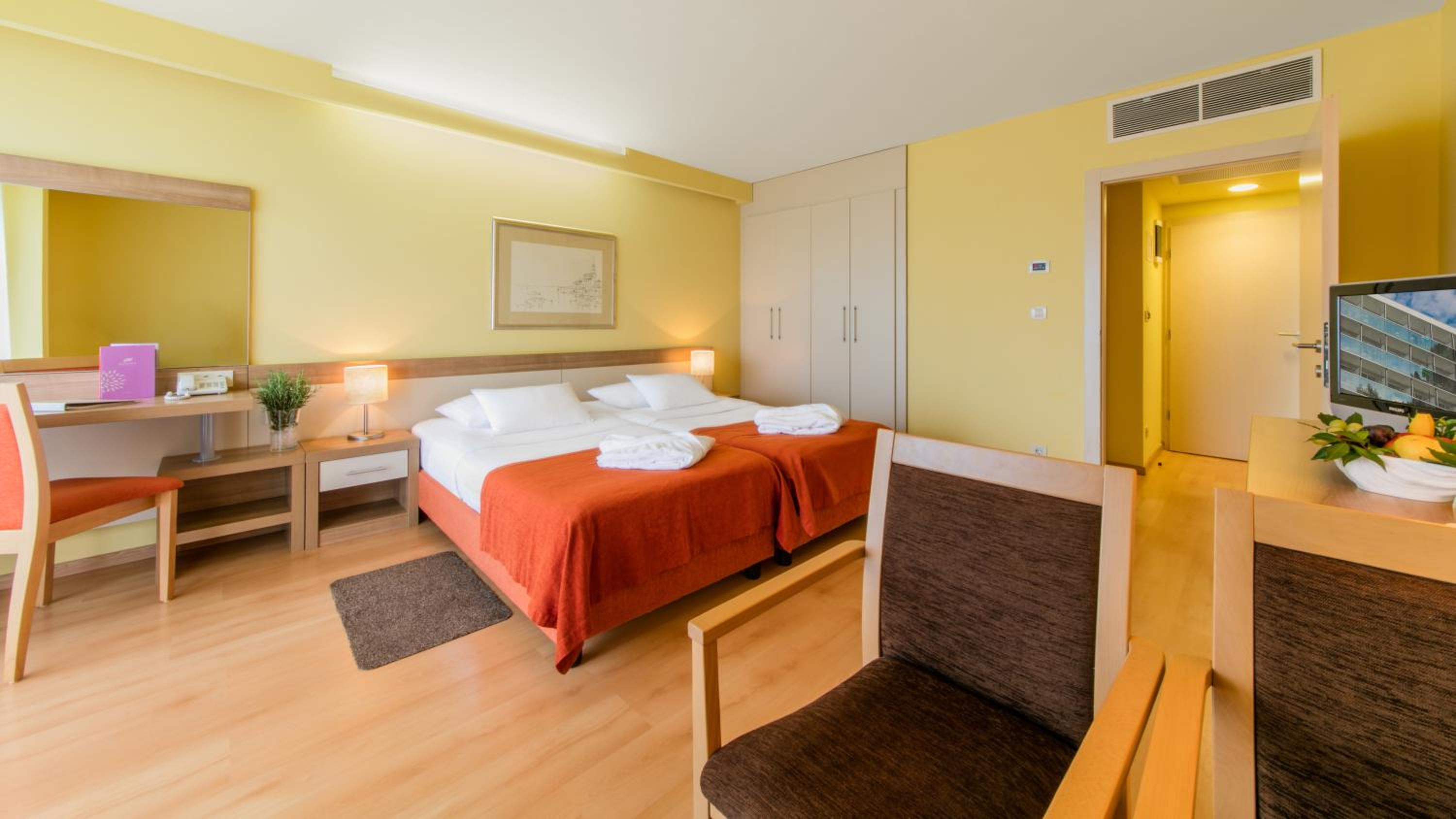 Premium Twin Room with Balcony  - Photo 3