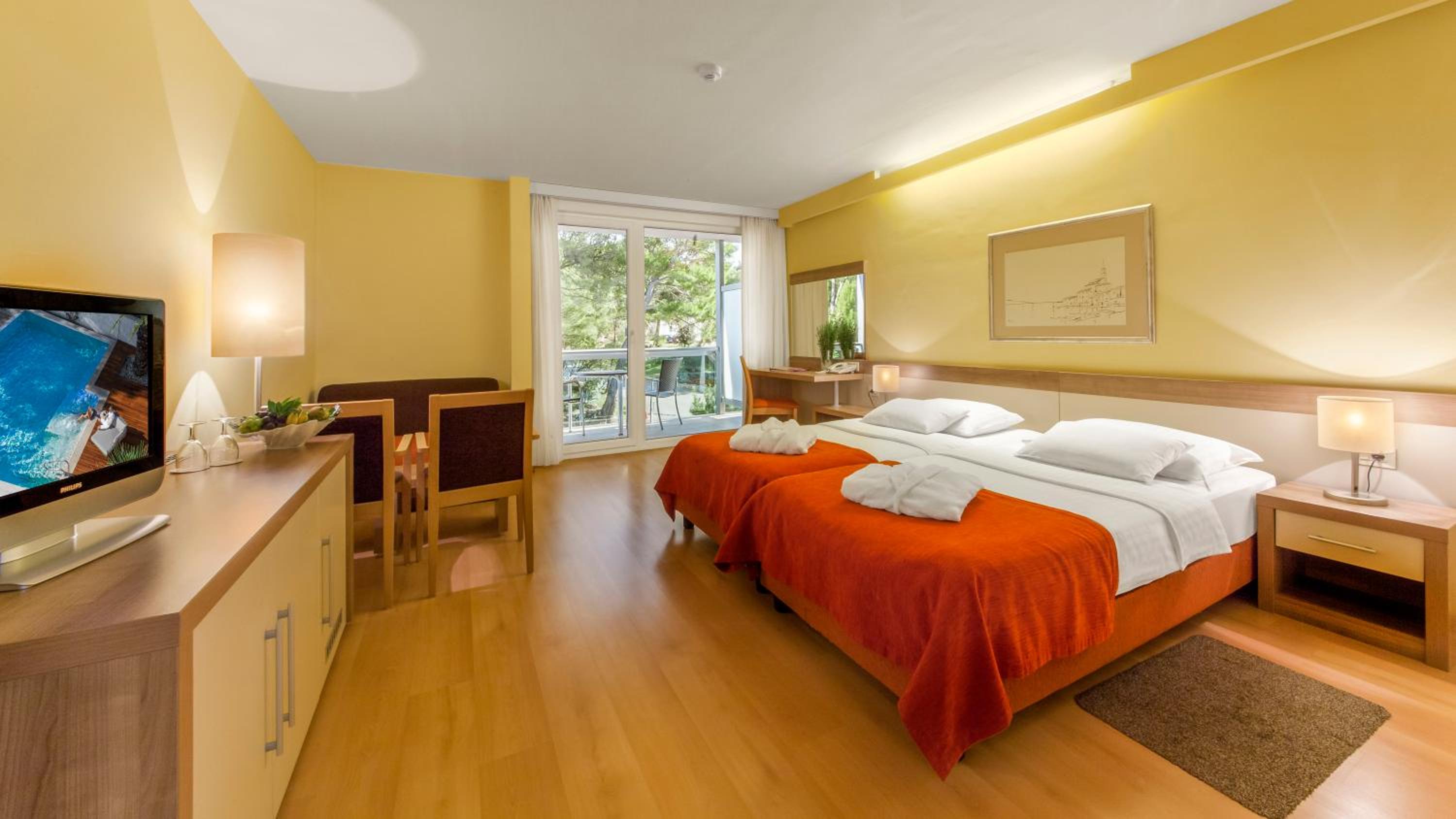 Premium Twin Room with Balcony  - Photo 1