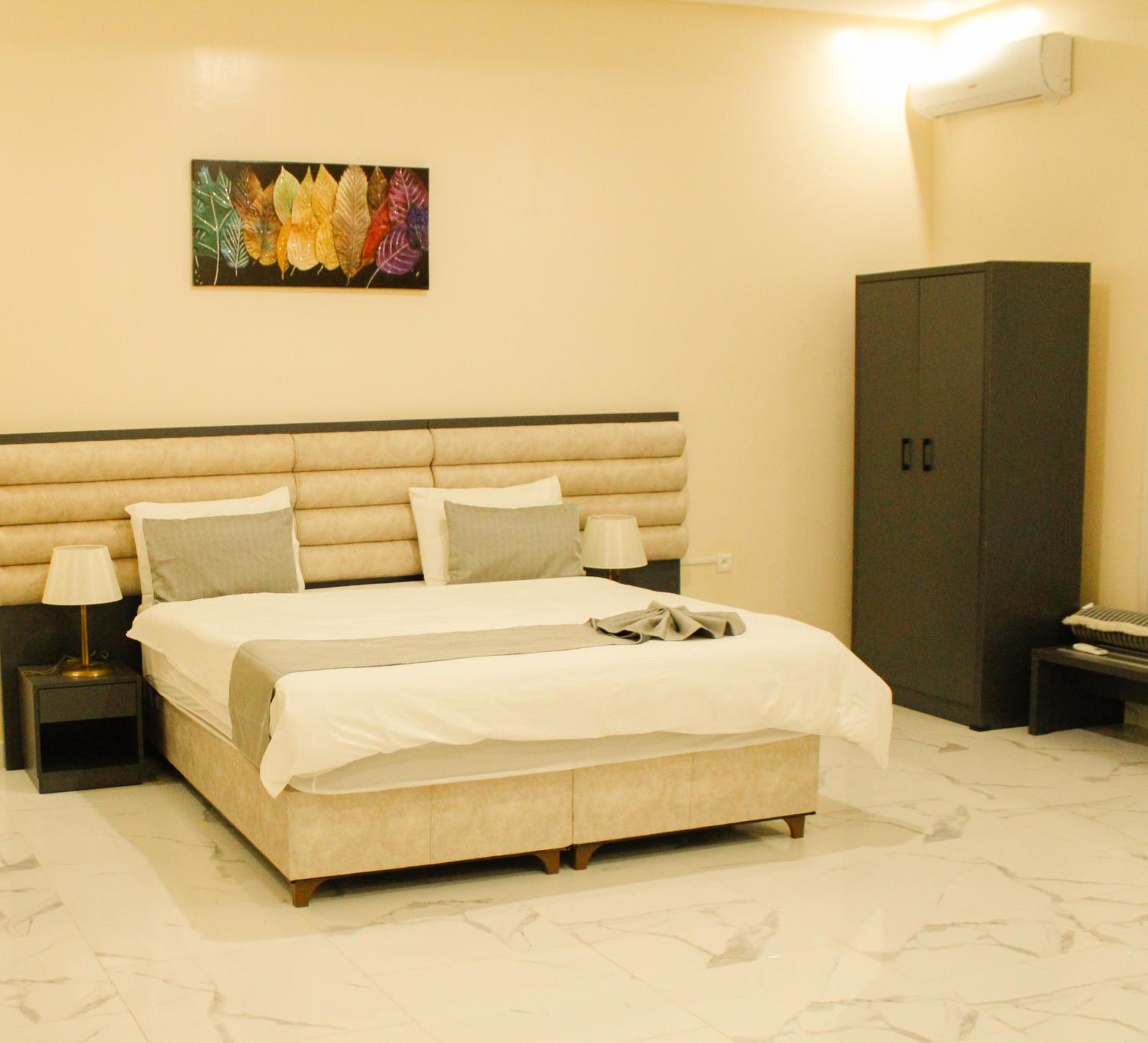 Deluxe Double or Twin Room photo 2