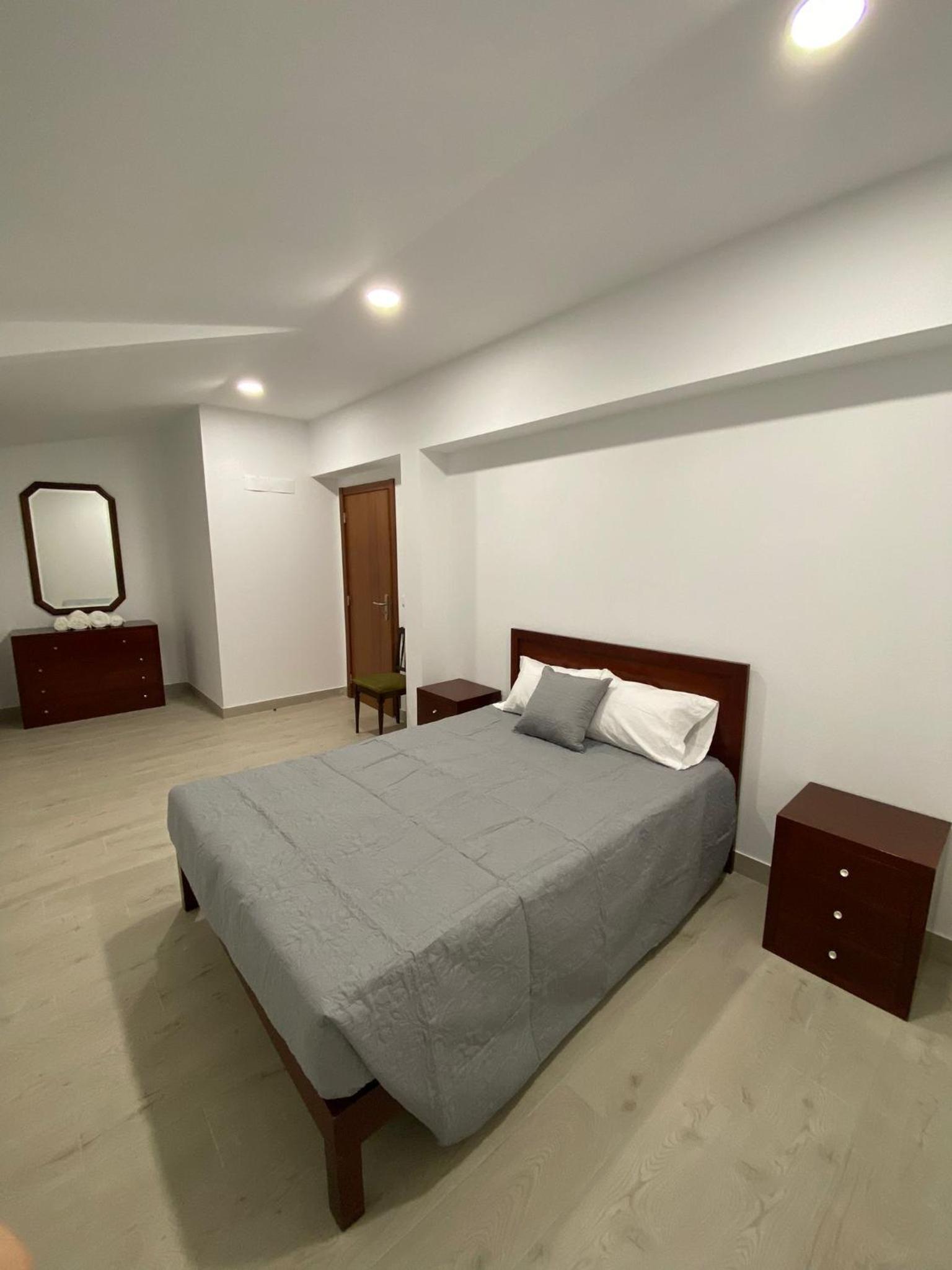 Five-Bedroom House photo 2