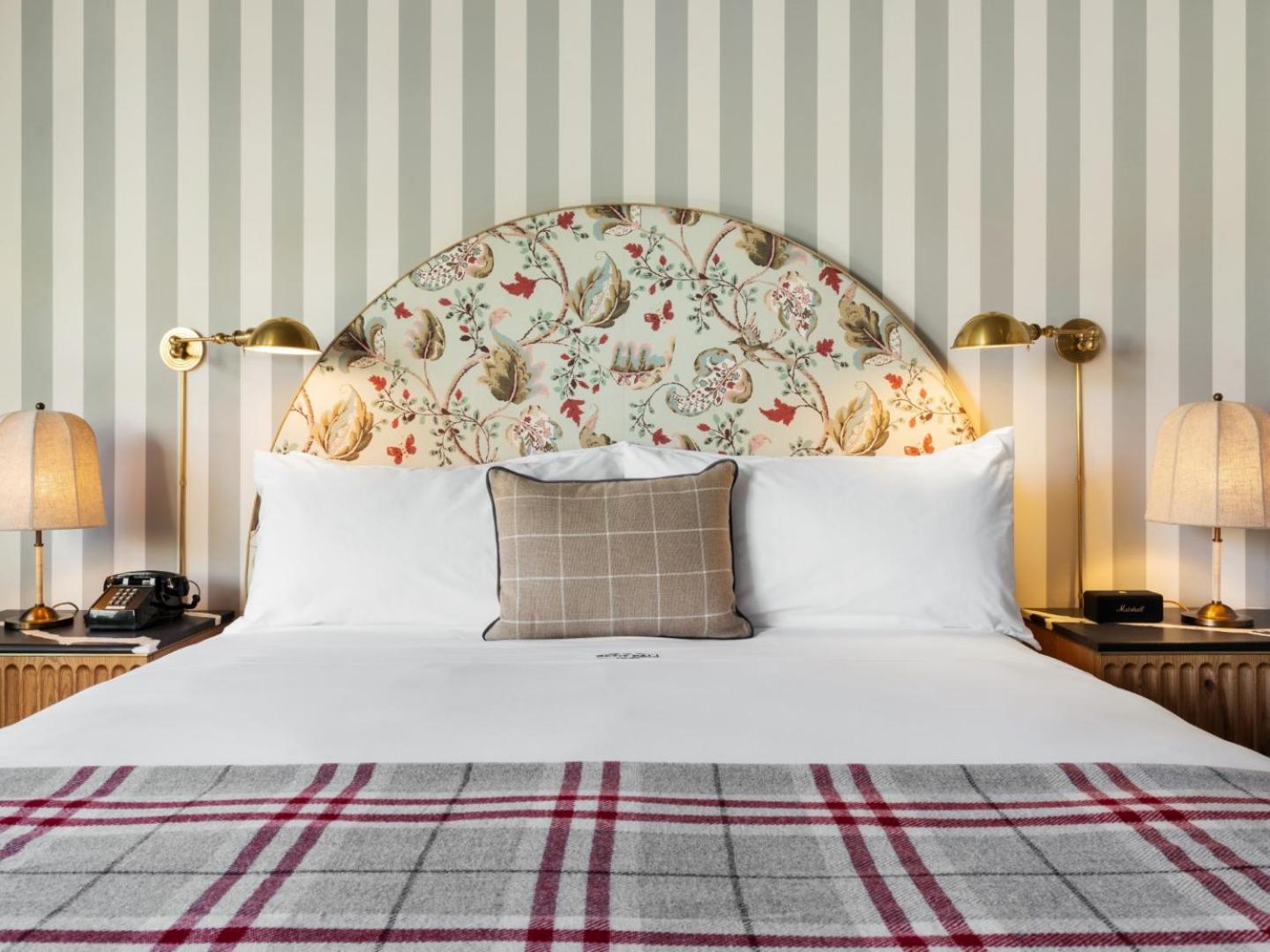 Deluxe King Room photo 1