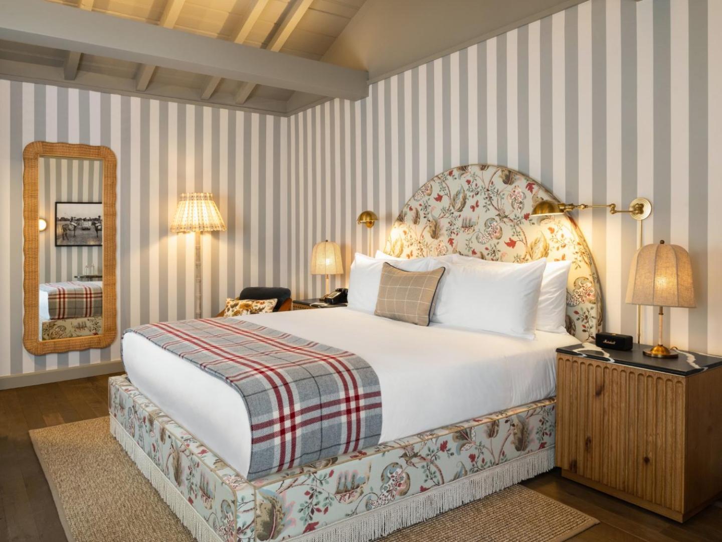 Deluxe King Room photo 2