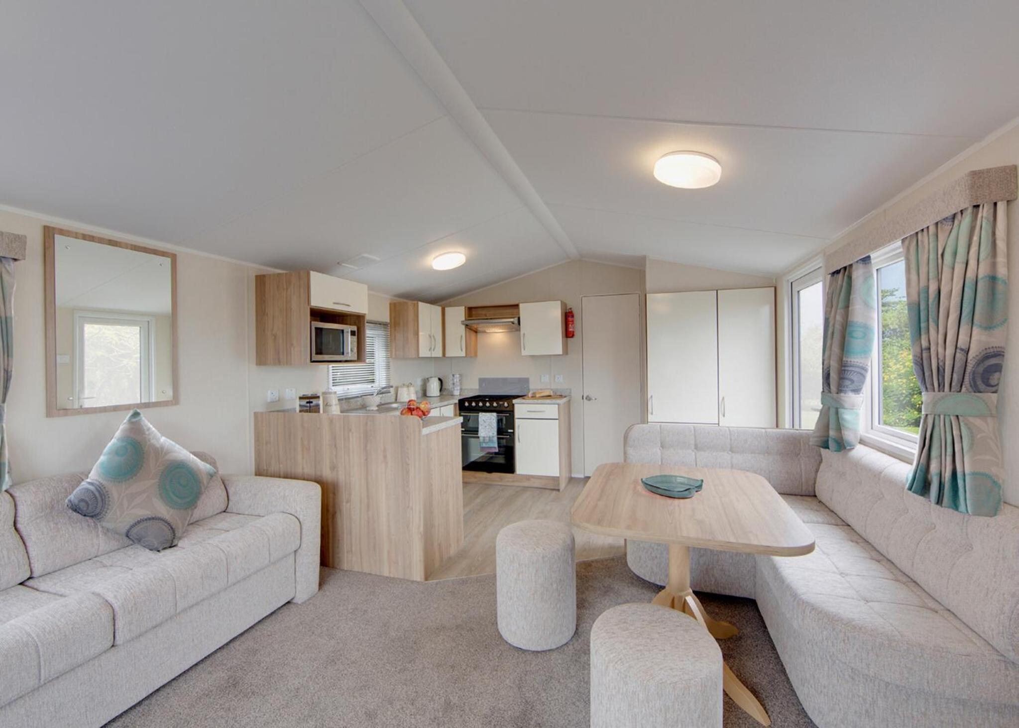 Mobile Home 2 photo 3