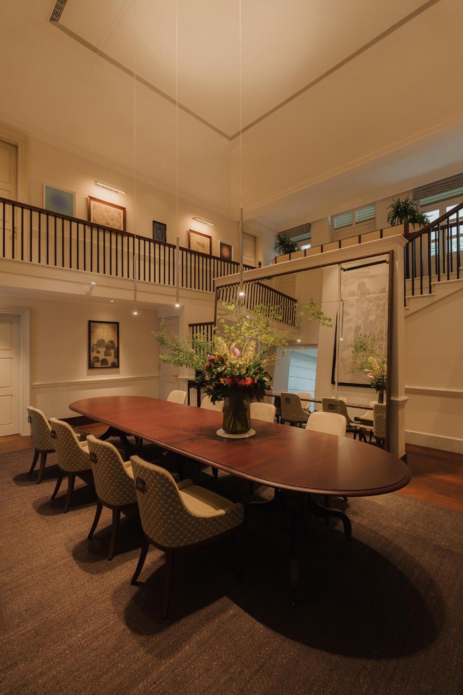 Colonial Manor