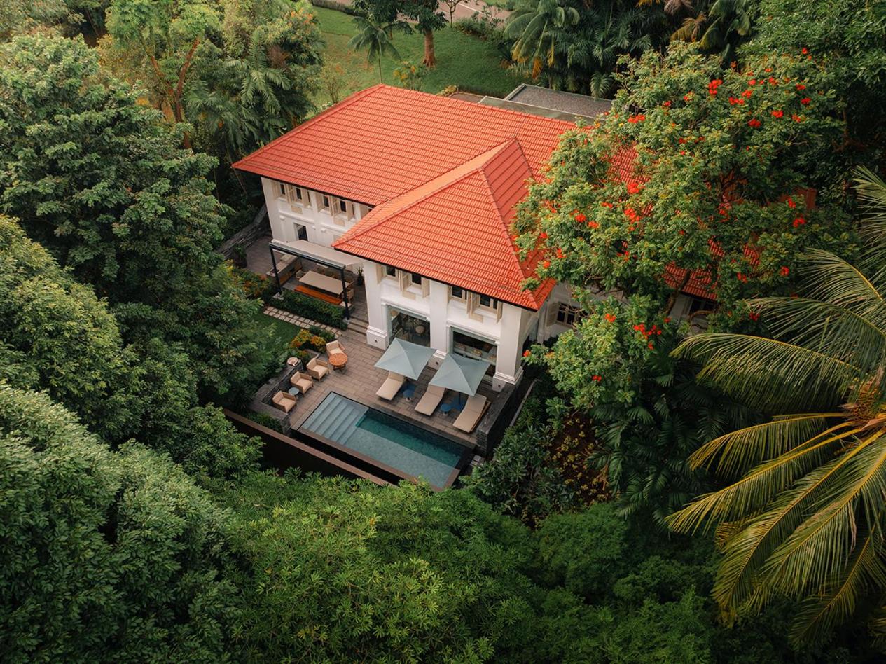 Colonial Manor