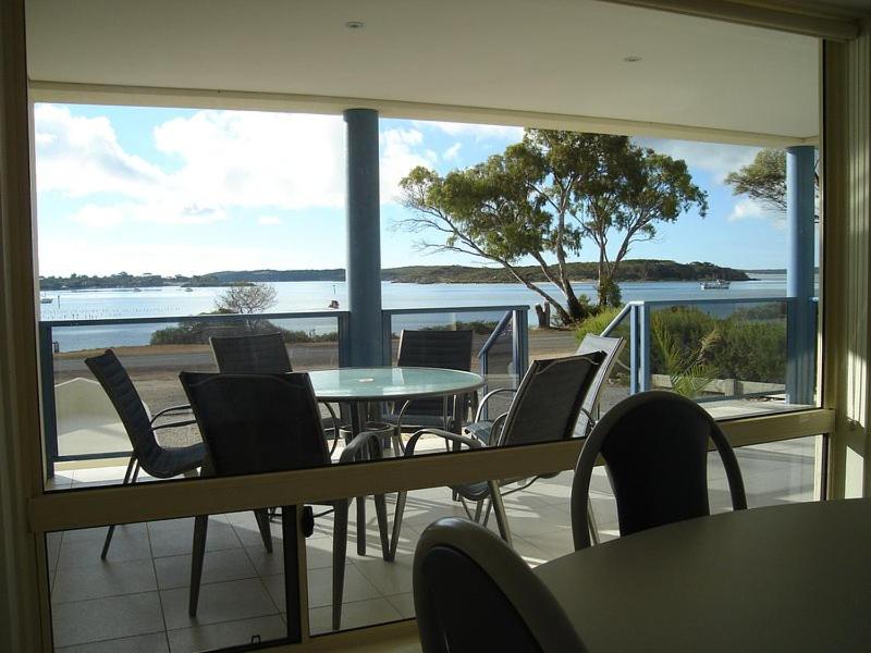 Three-Bedroom Apartment with Balcony photo 1
