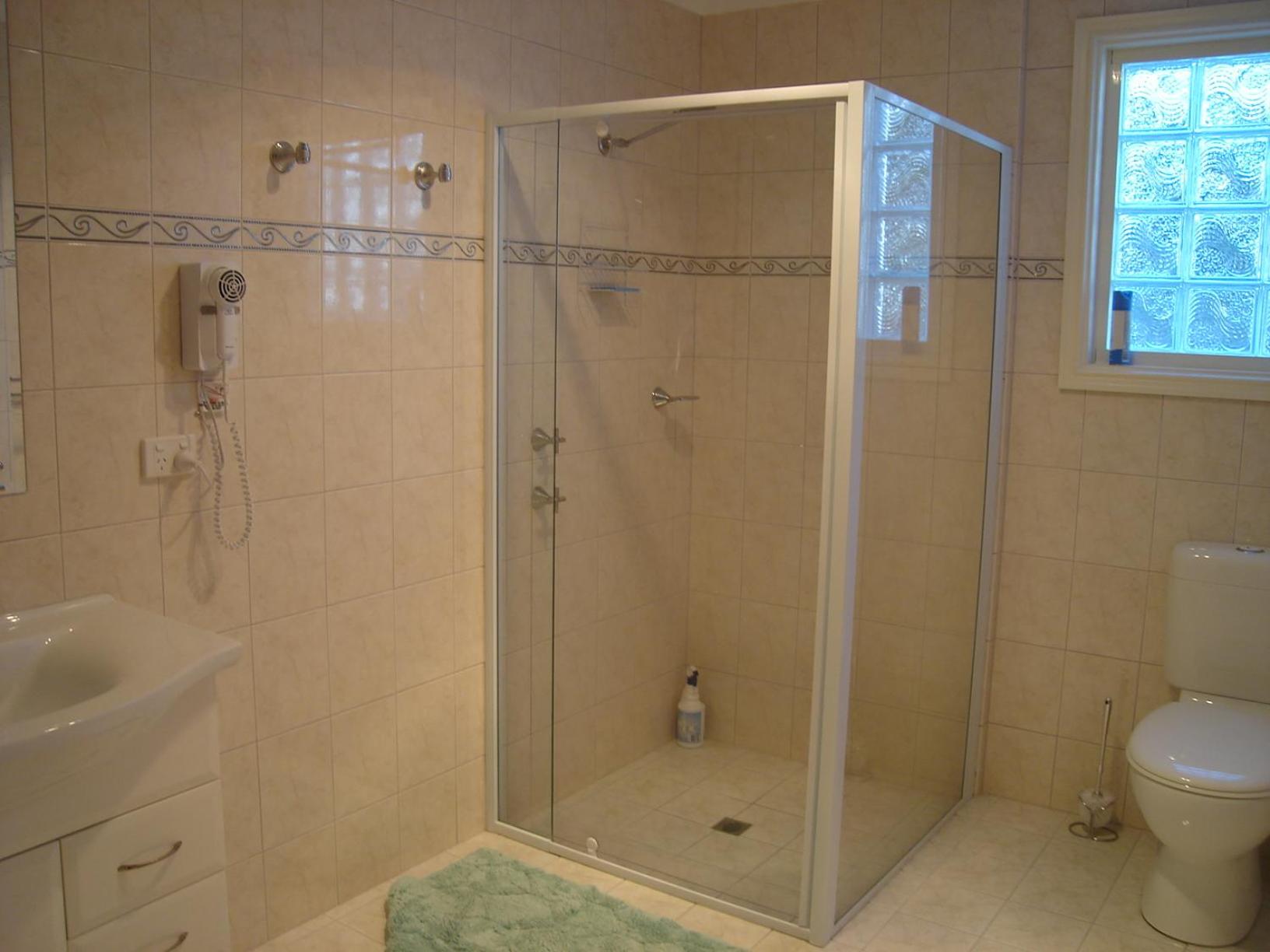Three-Bedroom Apartment with Balcony photo 2