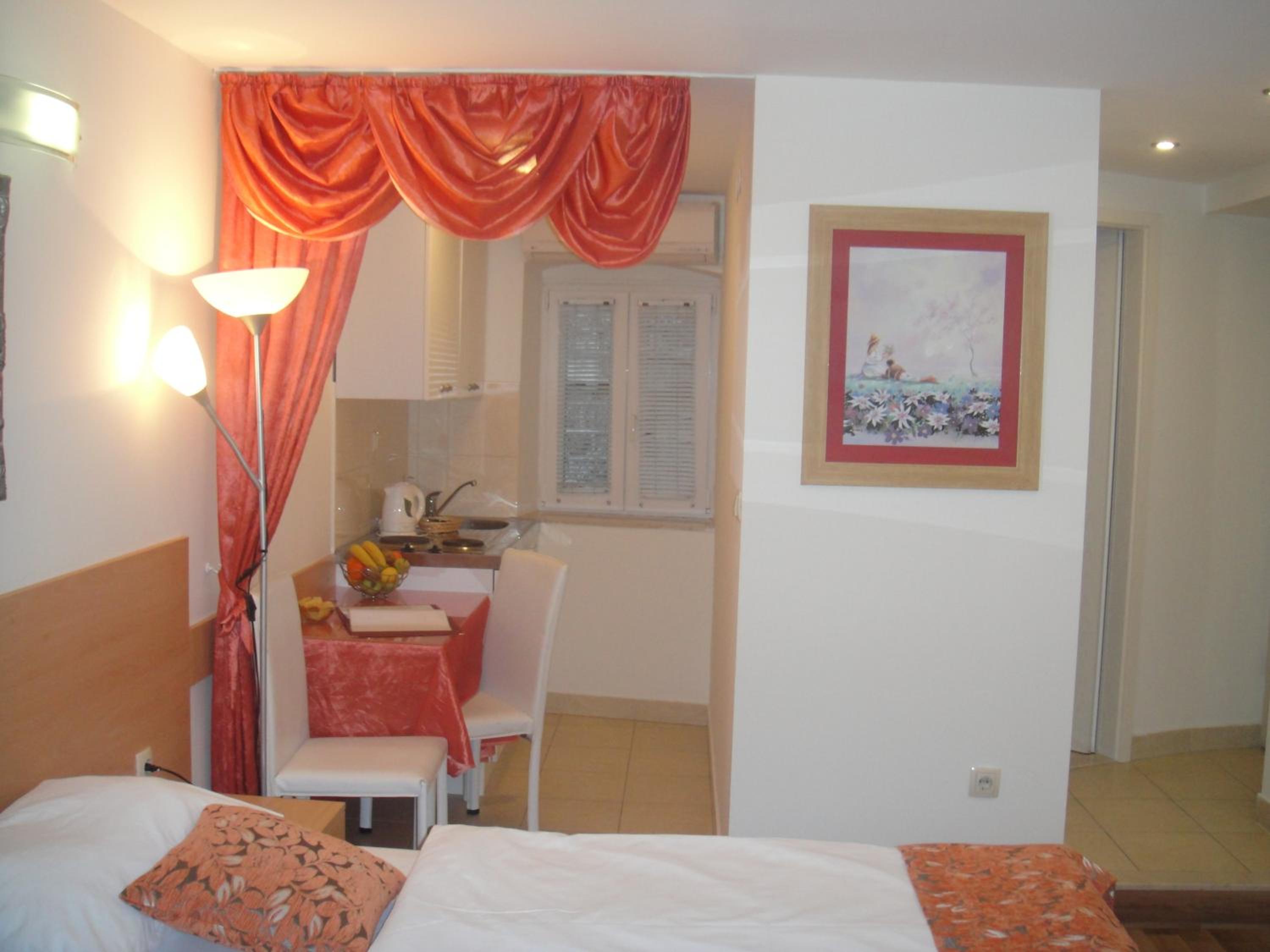 Double or Twin Room with City View photo 2