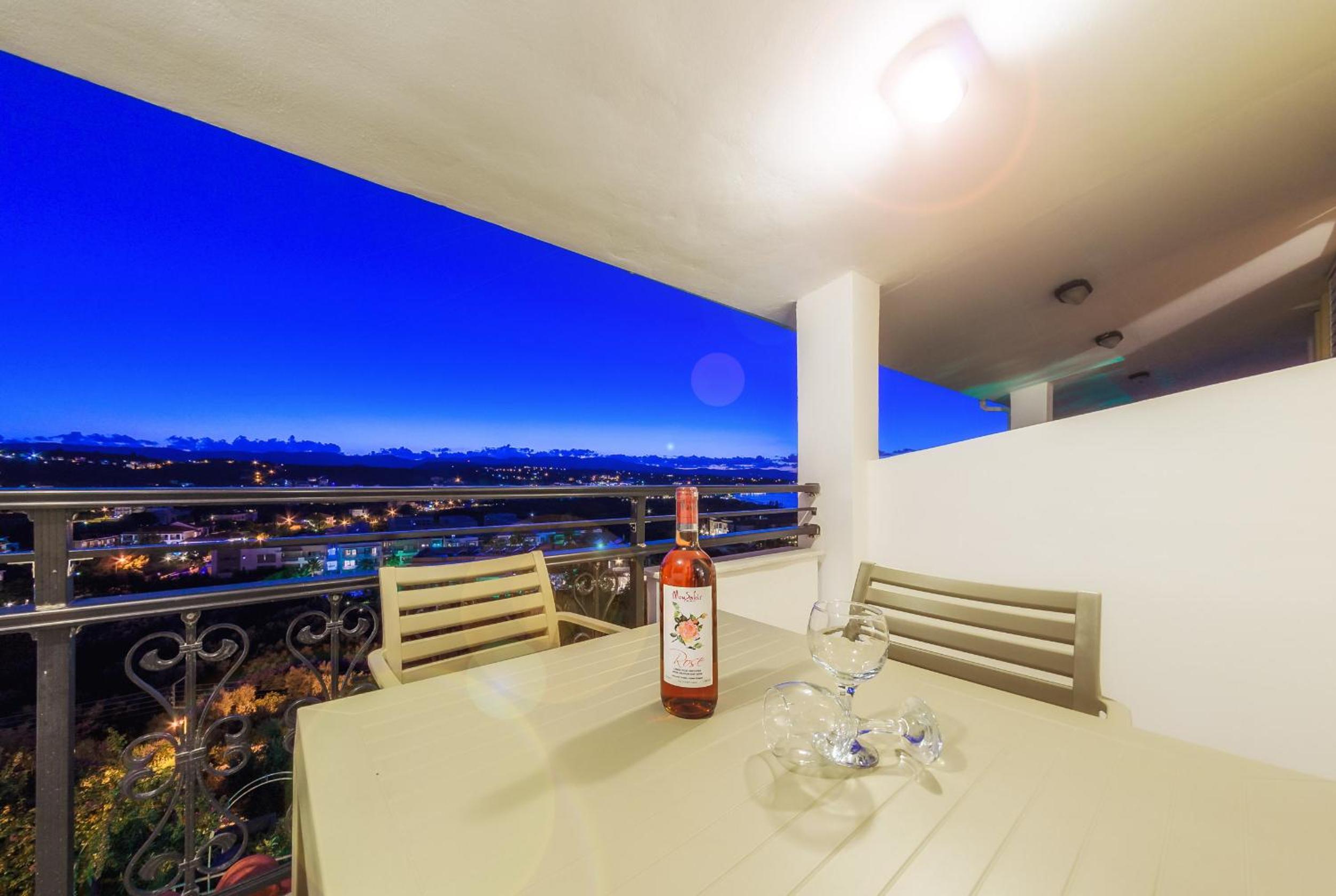 Family Apartment with Sea View - Photo 13