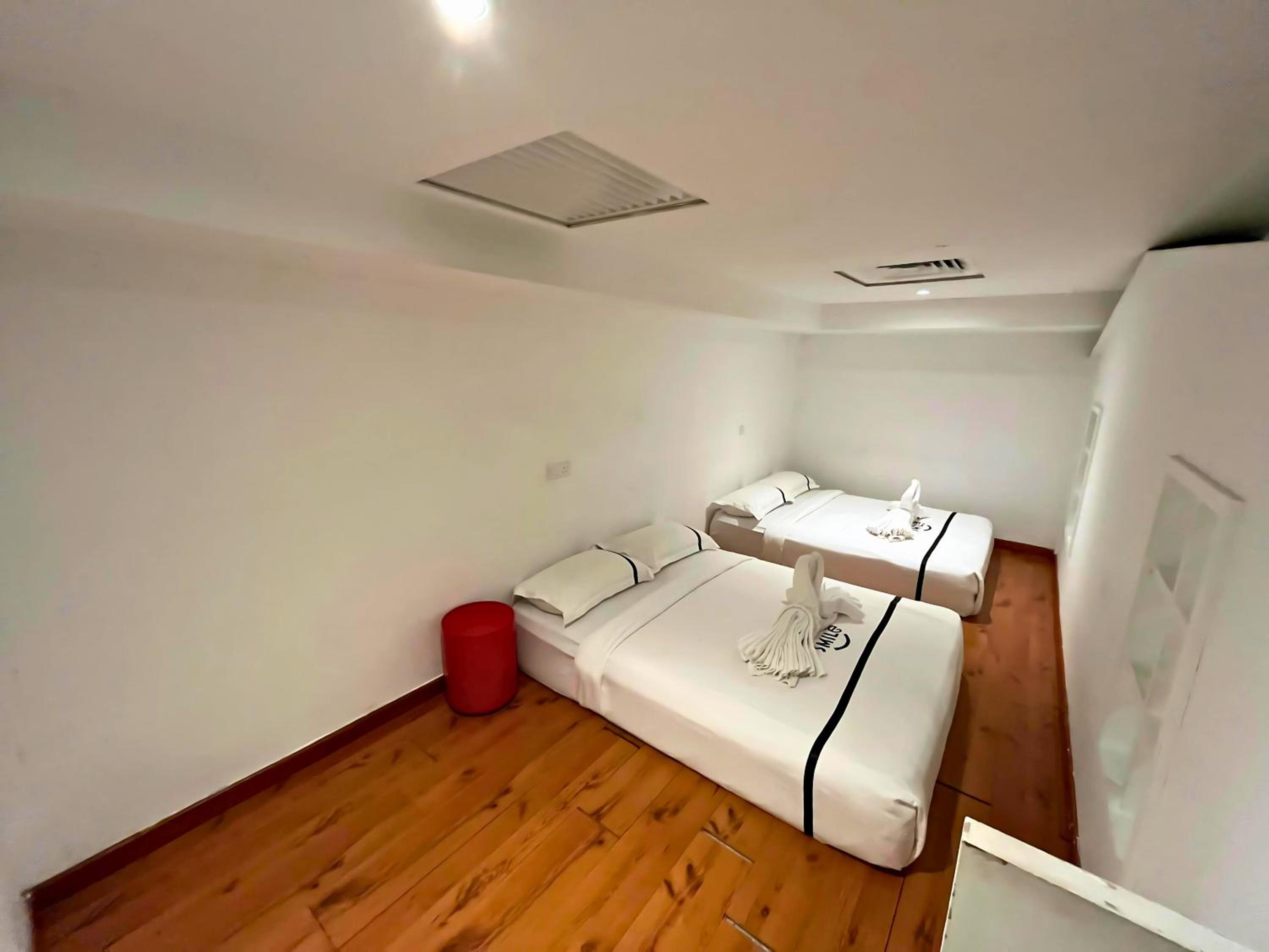 Family Room - Photo 4