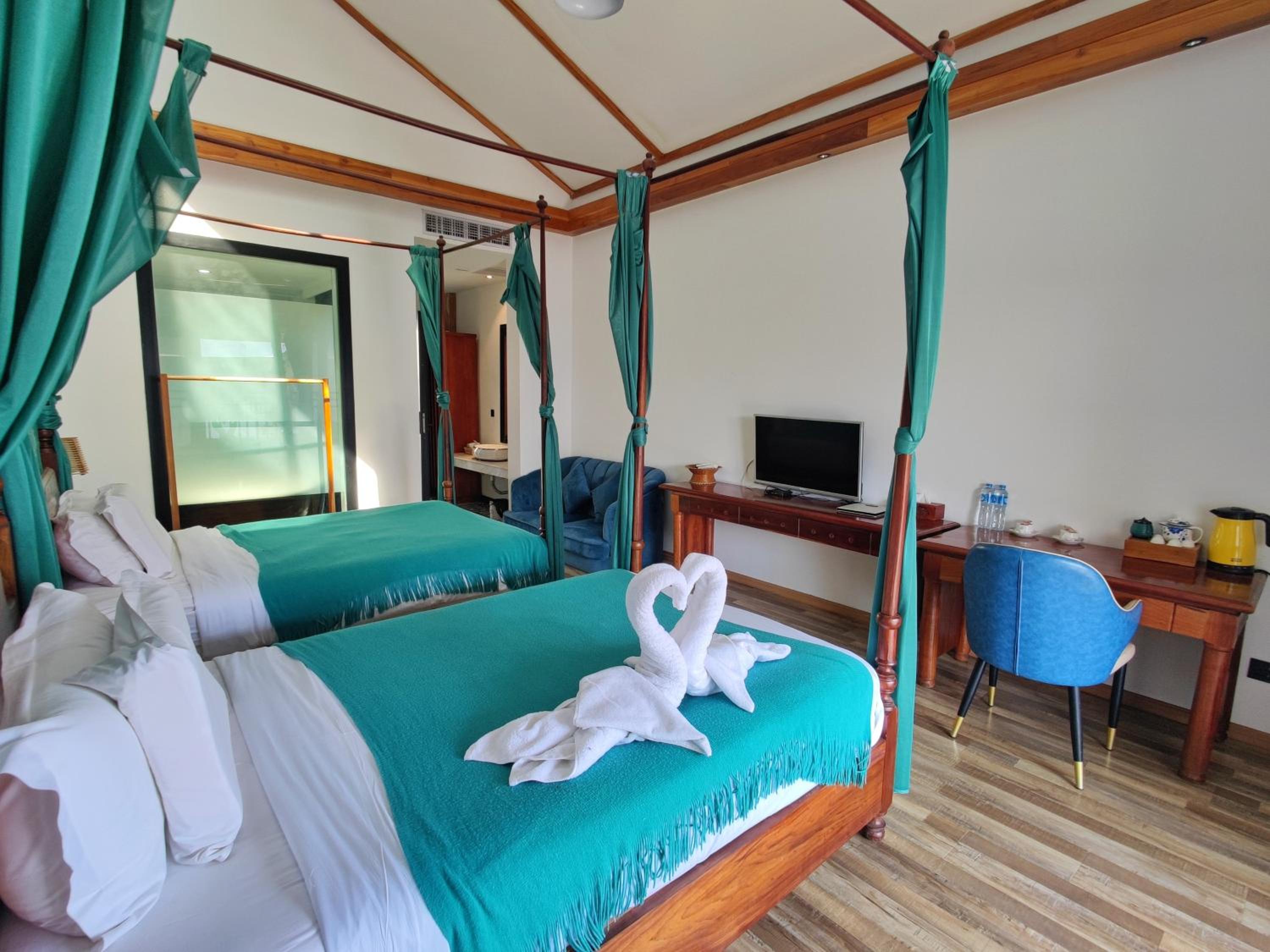 Deluxe Twin Room photo 3