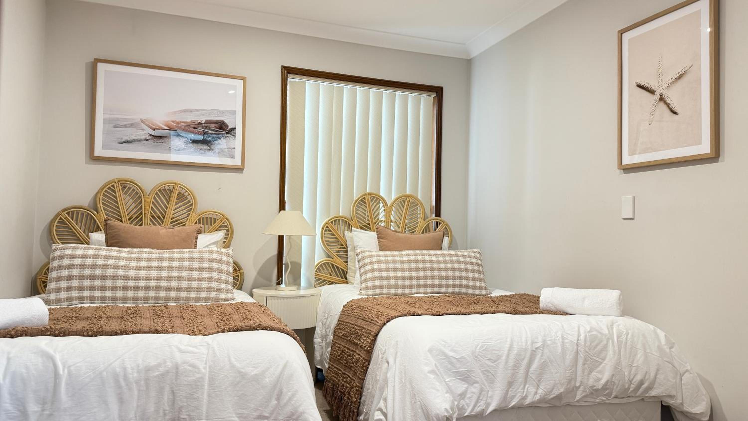 Five-Bedroom House photo 1