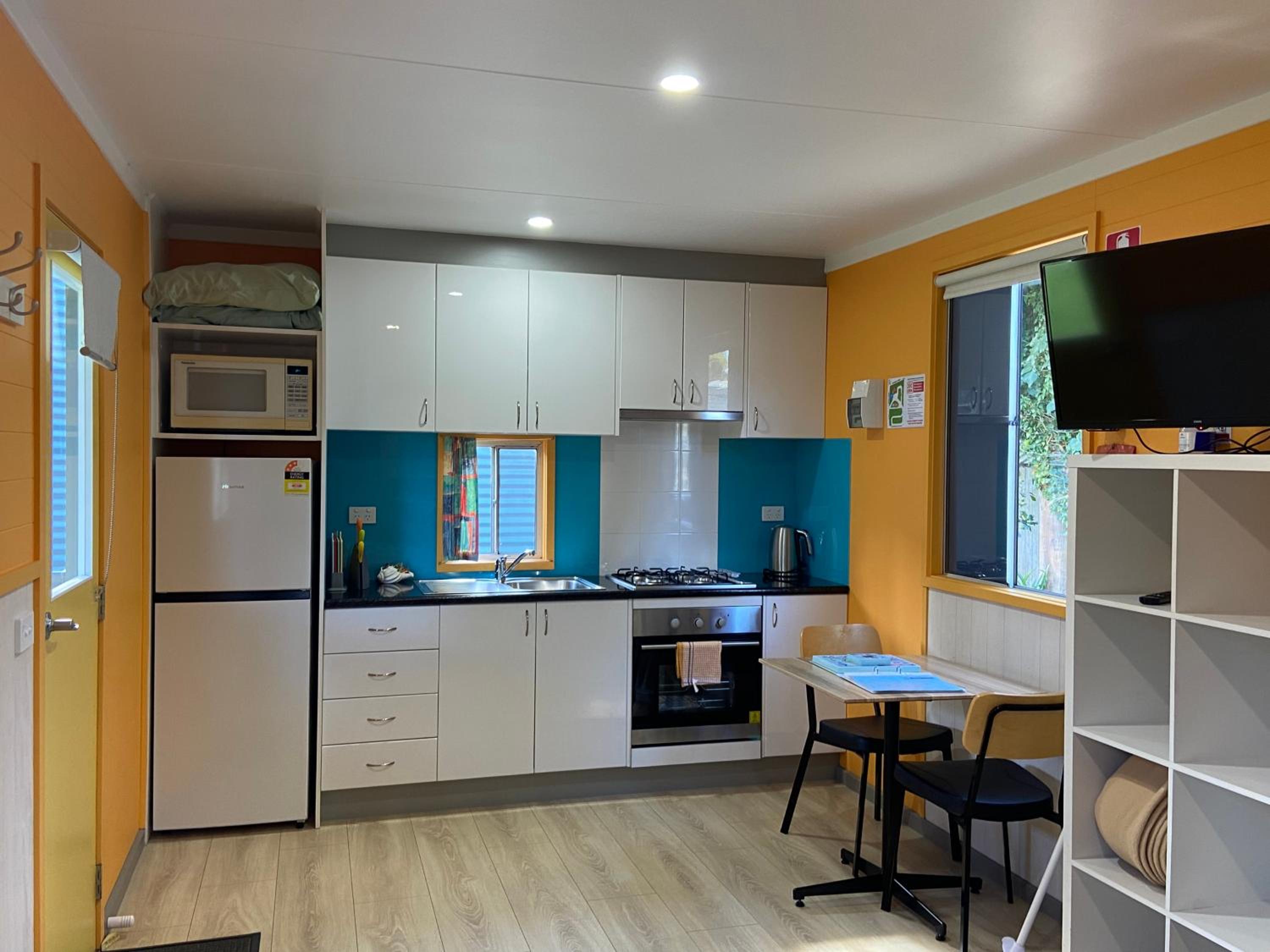 Budget Double Room - Photo 12
