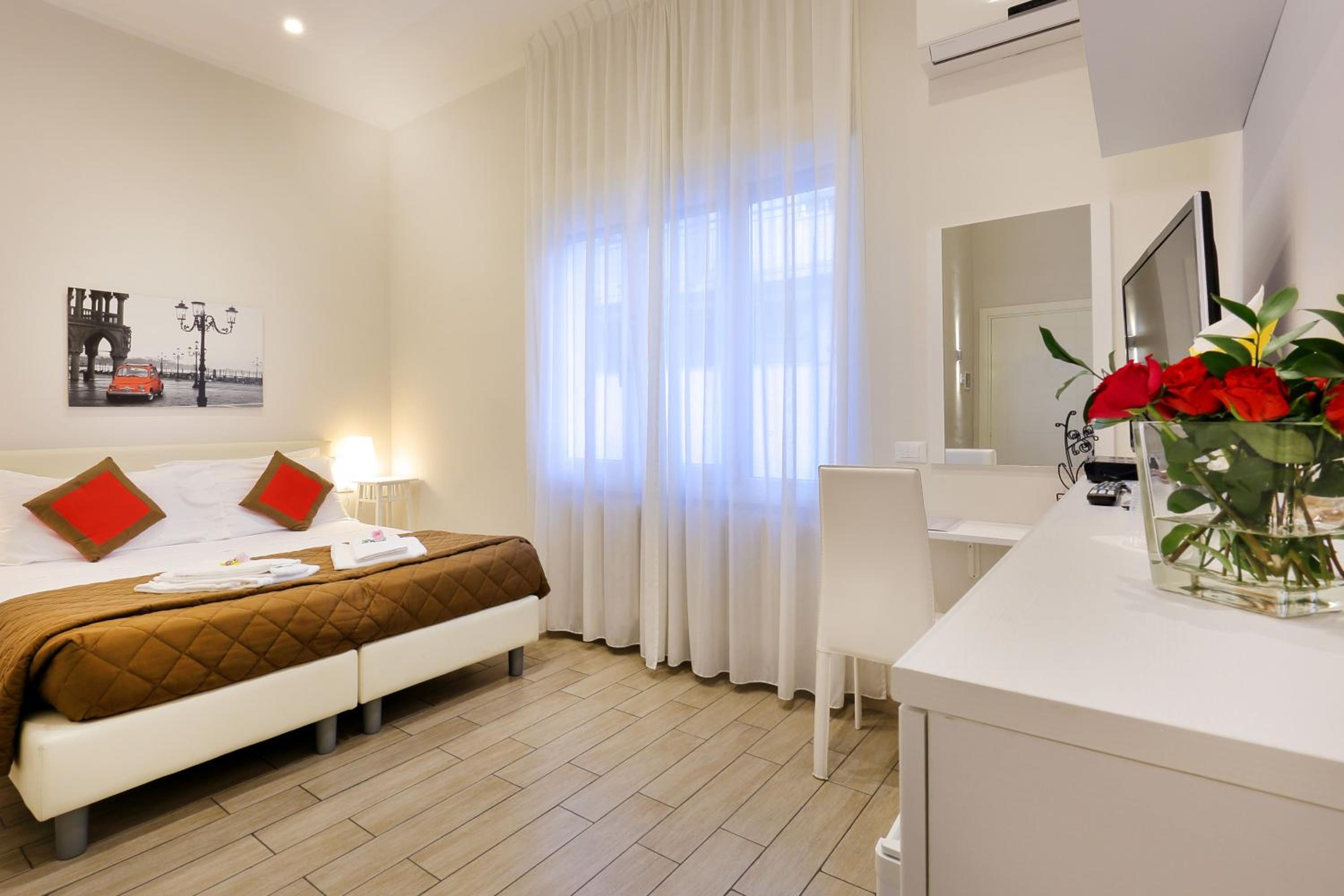 Standard Double or Twin Room photo 2