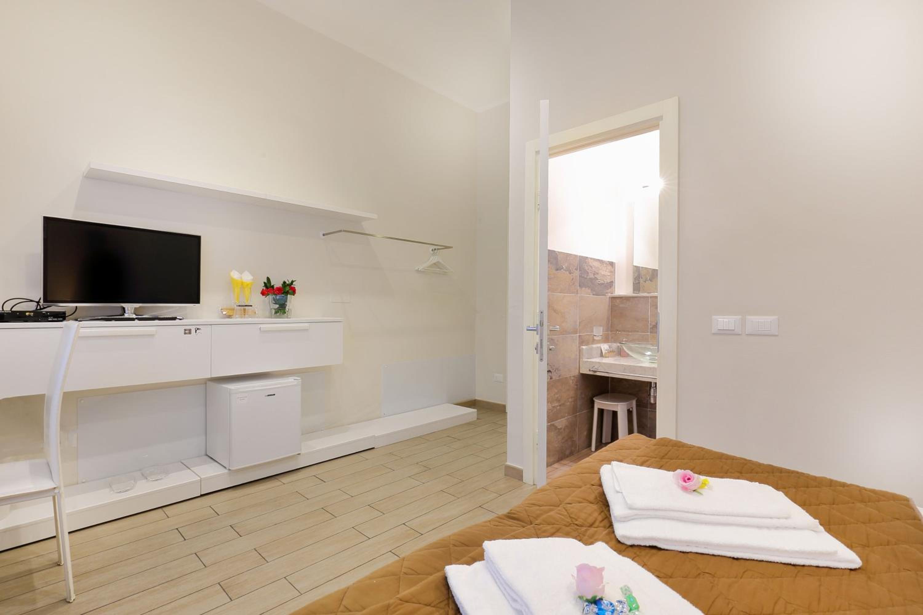 Standard Double or Twin Room photo 1