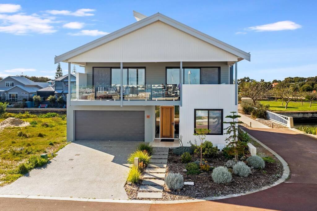Four-Bedroom House photo 3