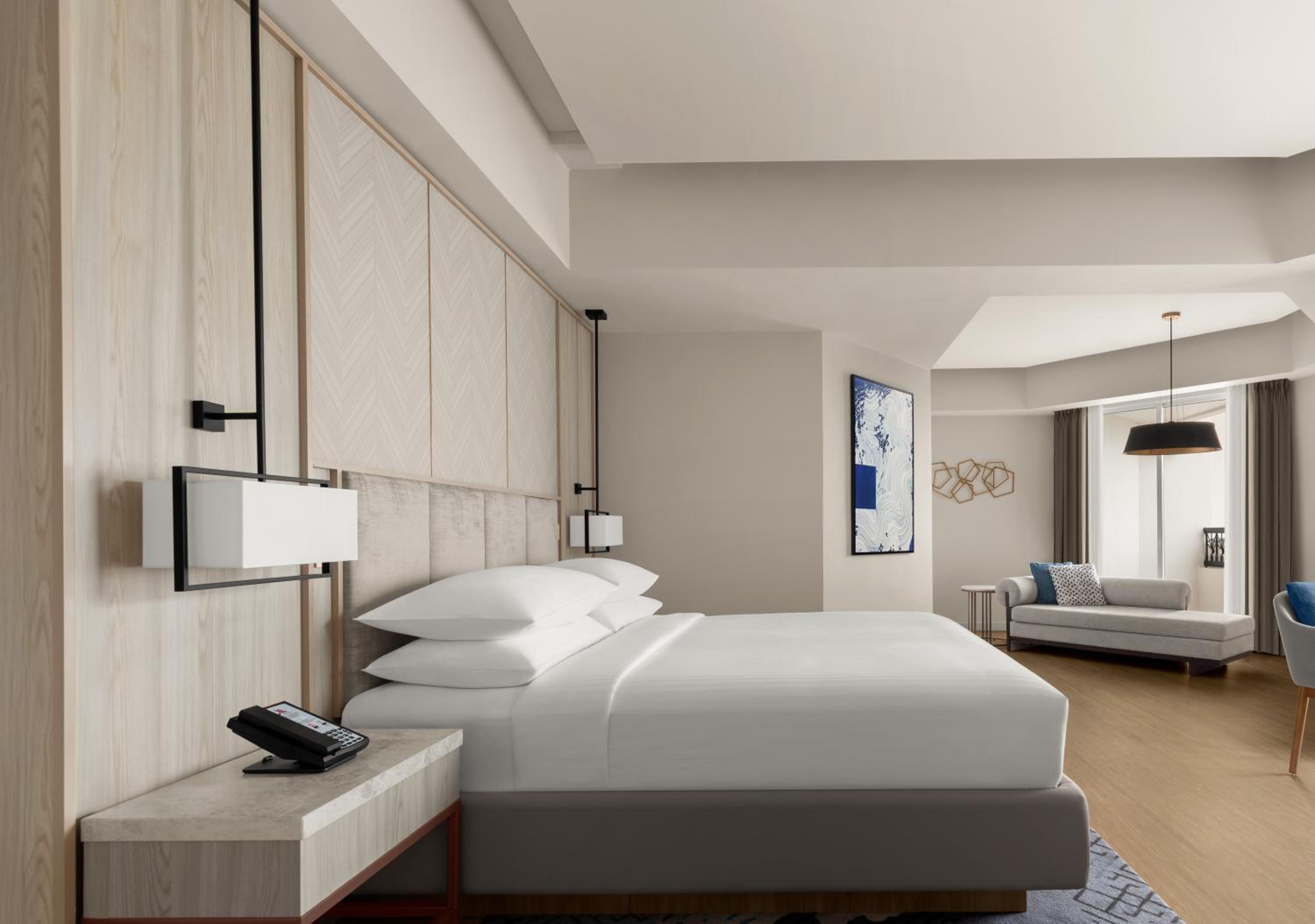 Junior Suite, Executive lounge access, 1 King - Photo 4
