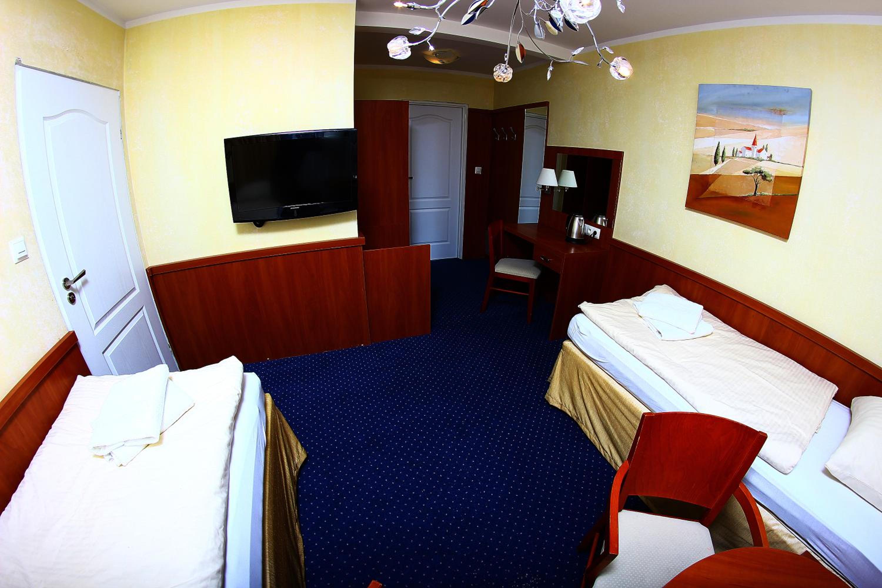 Twin Room - Photo 2