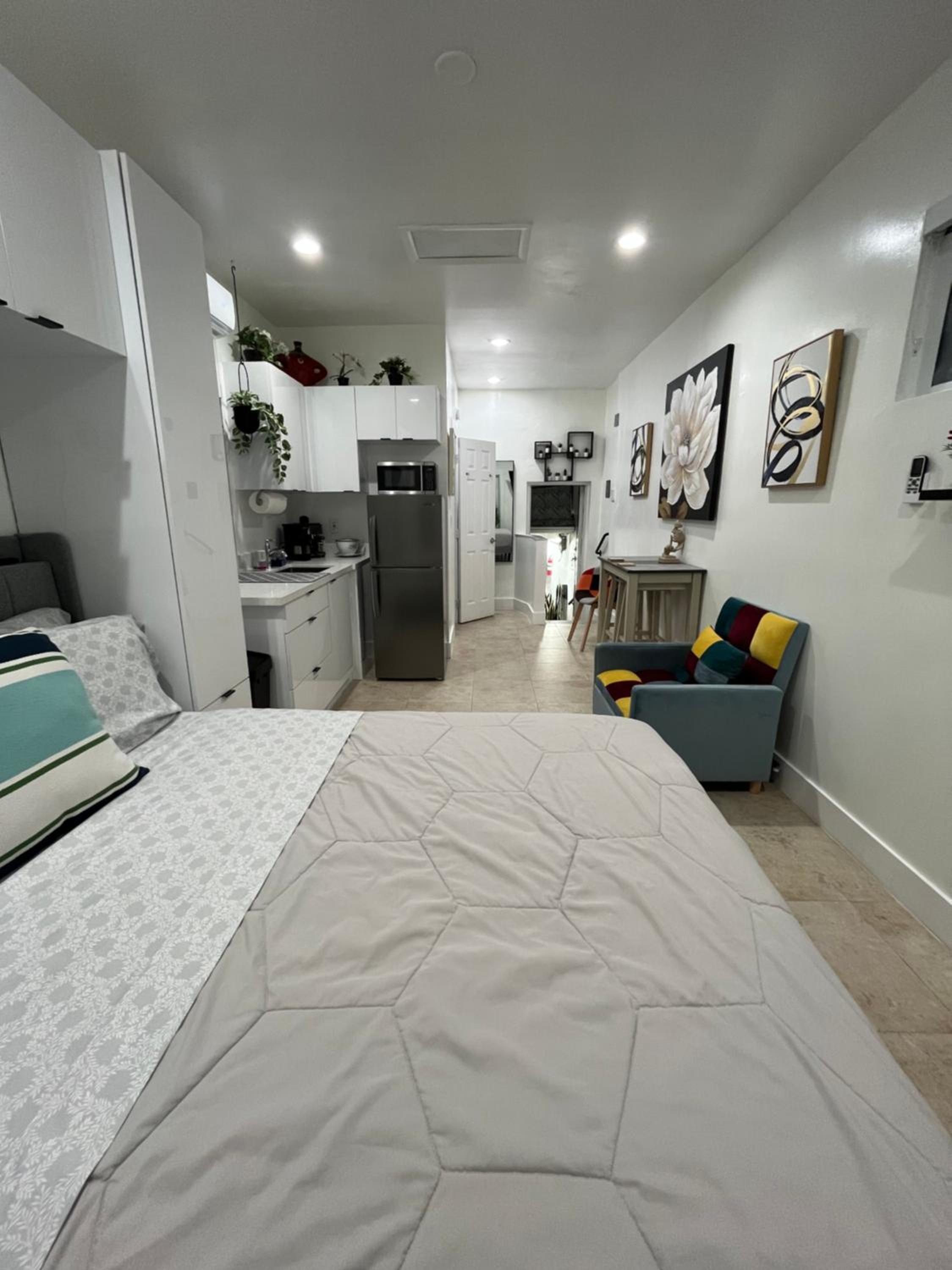 Apartment with Balcony photo 2
