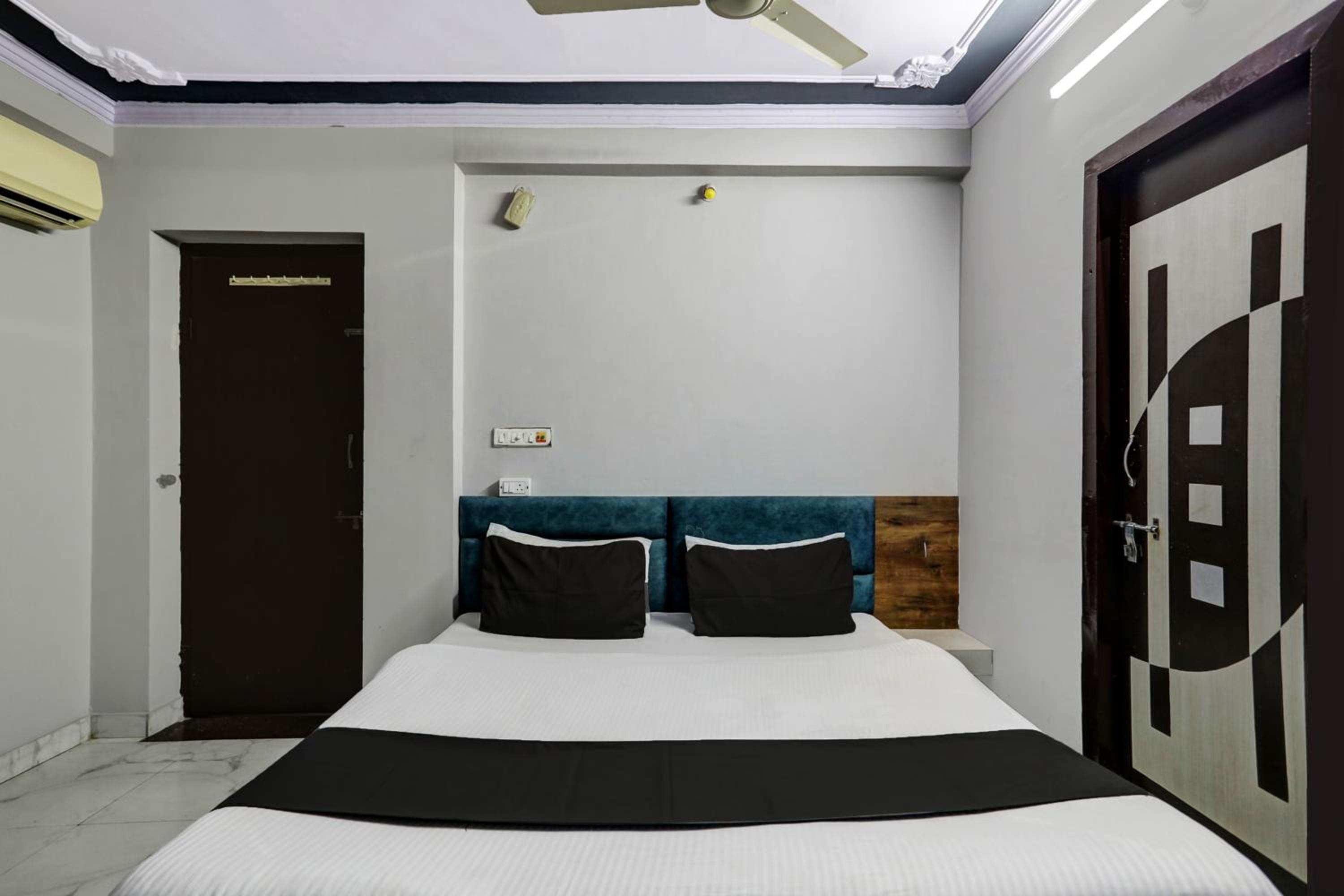 Classic Triple Room photo 2