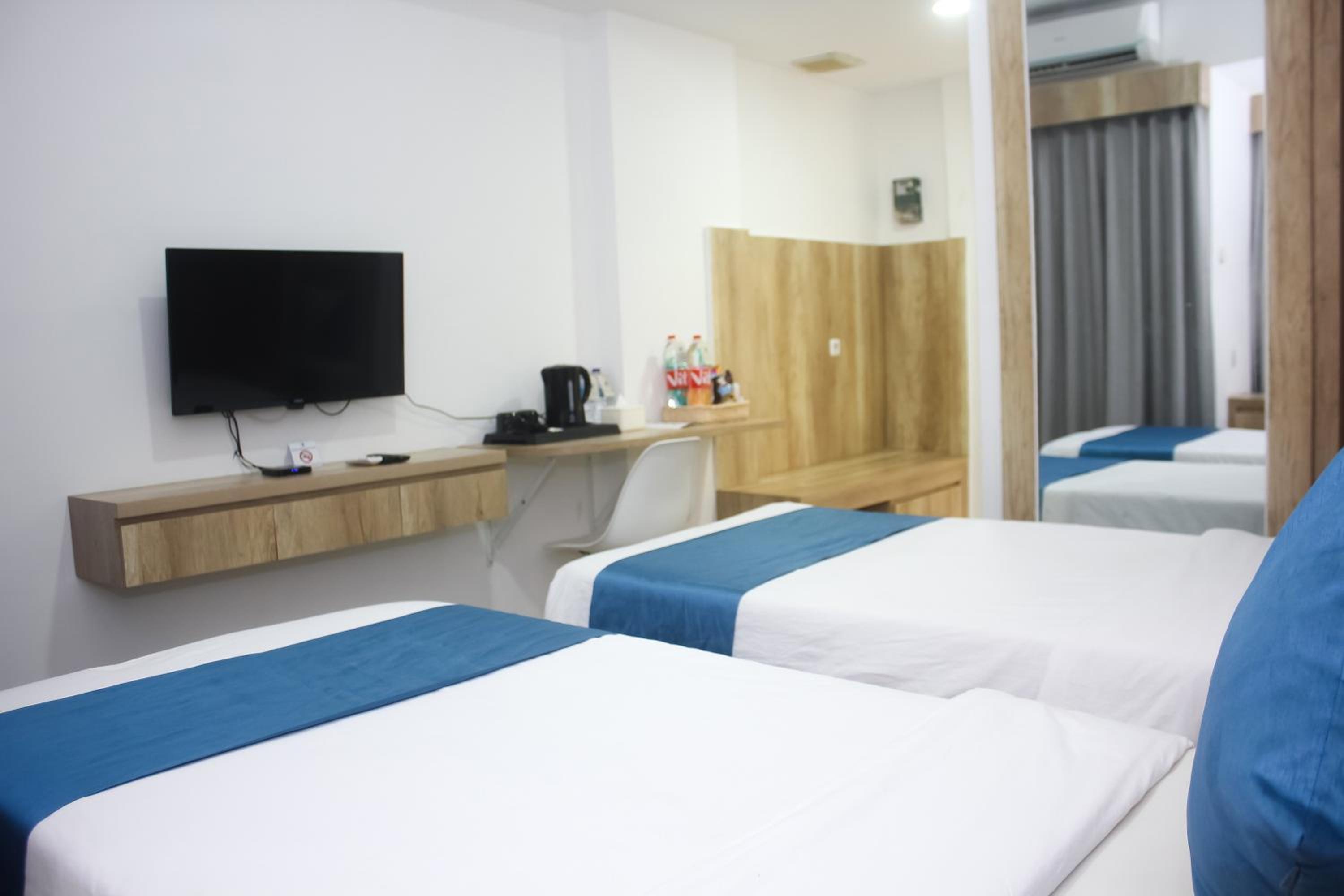 Standard Twin Room - Photo 14