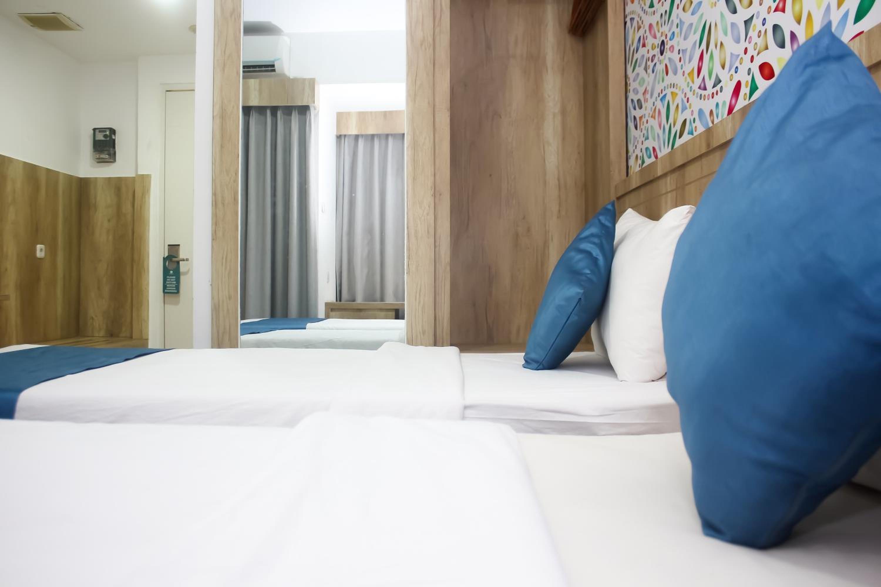 Standard Twin Room - Photo 9