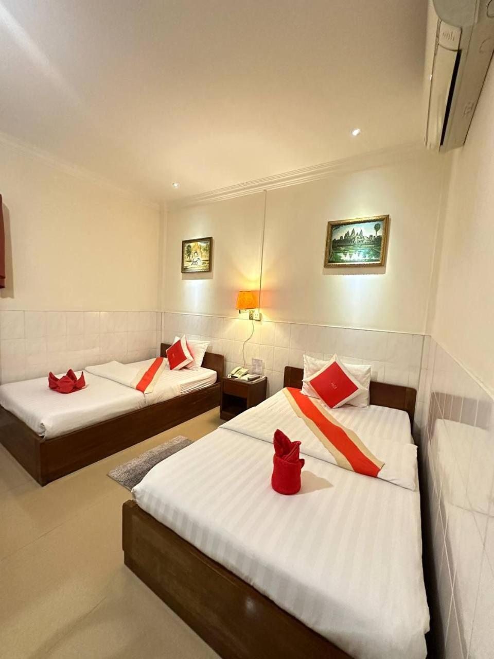 Twin Room - Photo 2