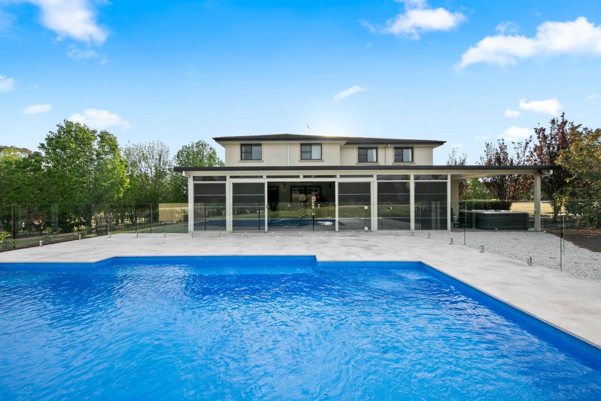 Seven-Bedroom House photo 3