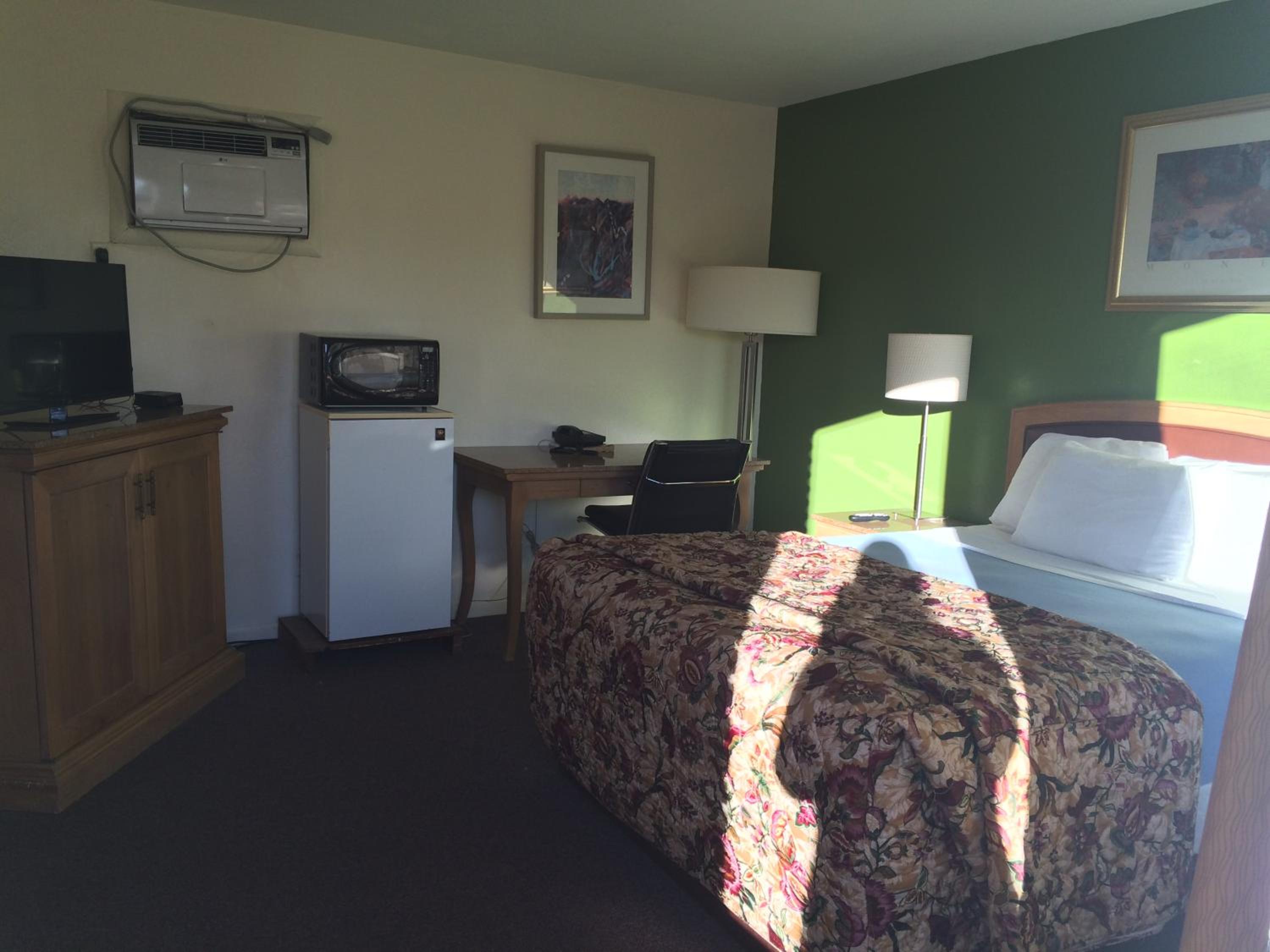 Non-Smoking Queen Room - Photo 5
