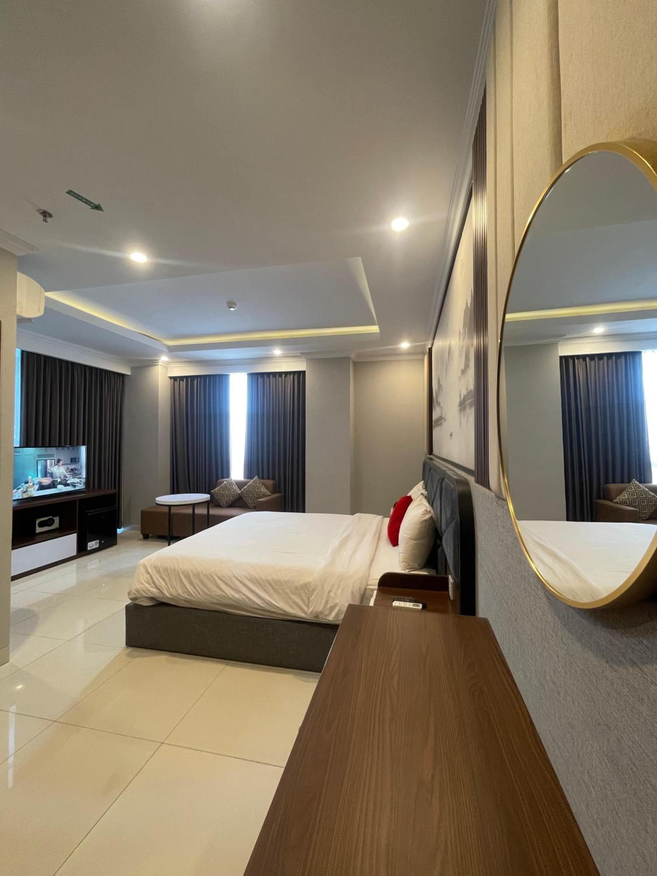 Executive Suite - Photo 3