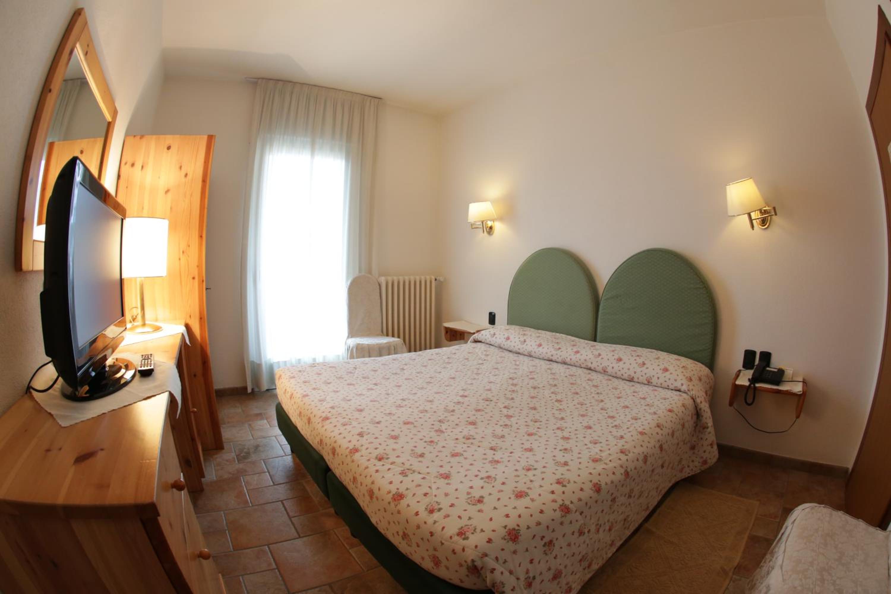 Standard Double or Twin Room - Photo 4