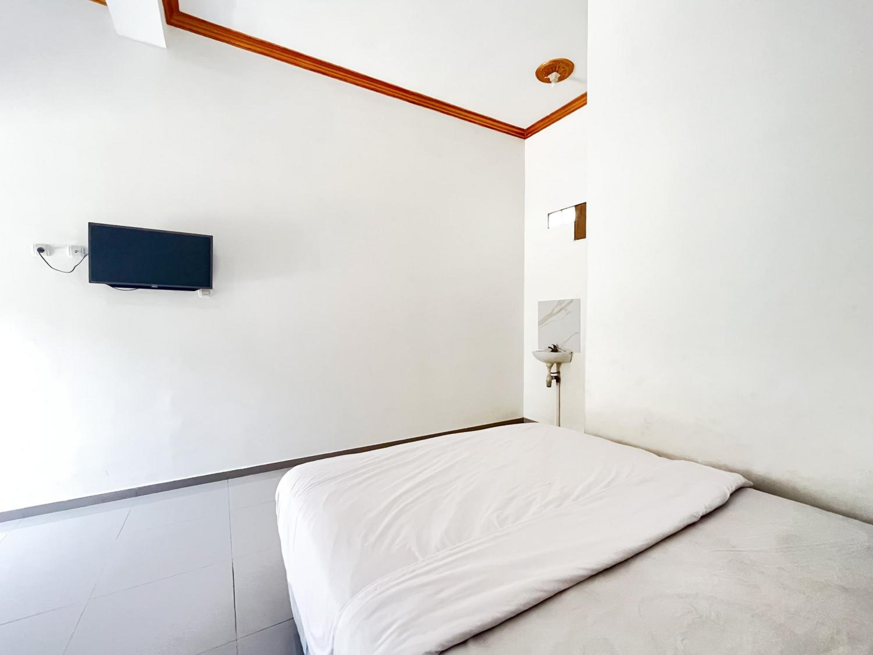 Standard Double Room - Photo 7