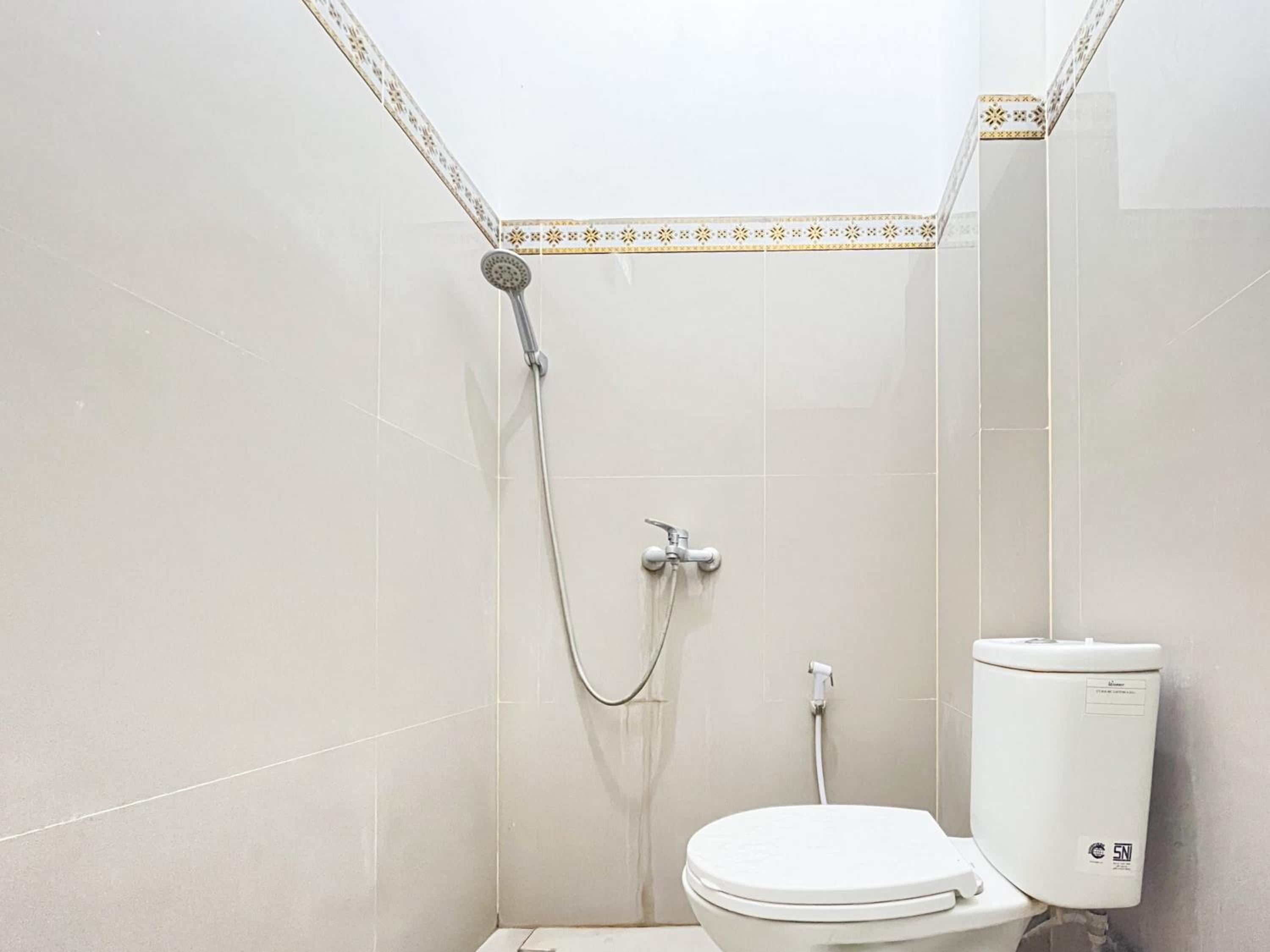 Standard Double Room - Photo 11