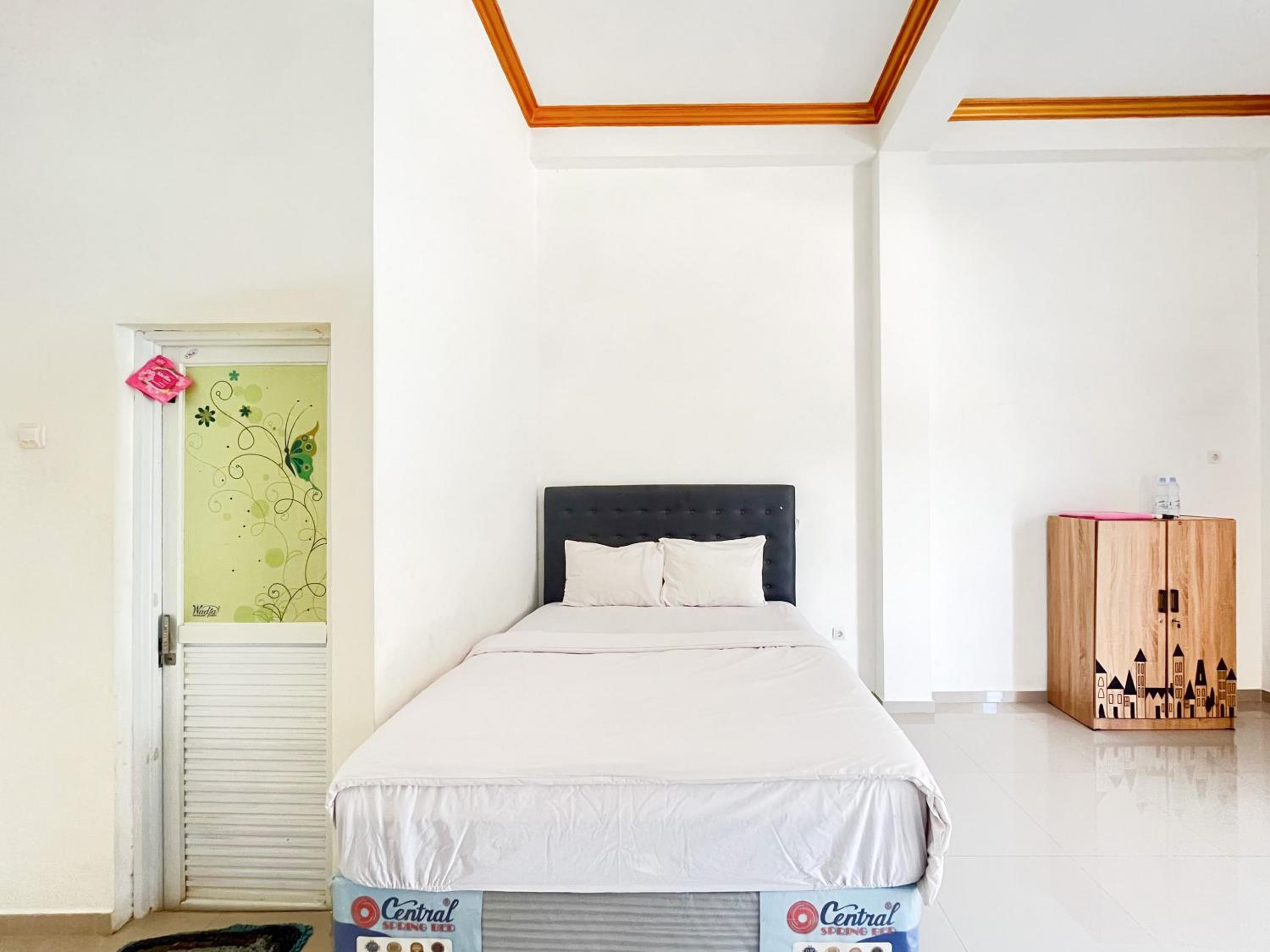 Standard Double Room - Photo 5