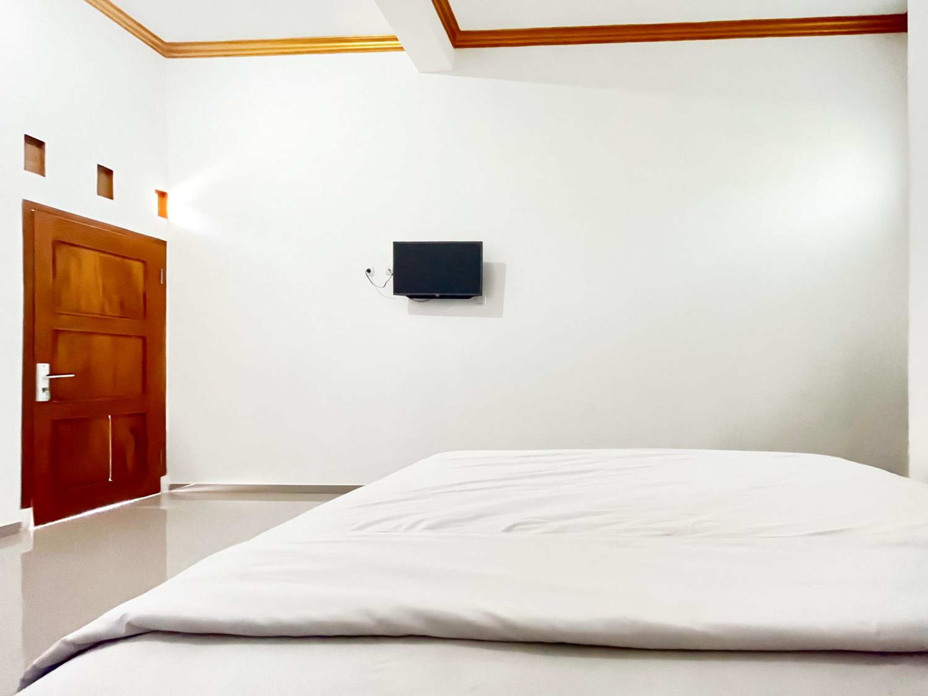 Standard Double Room - Photo 9