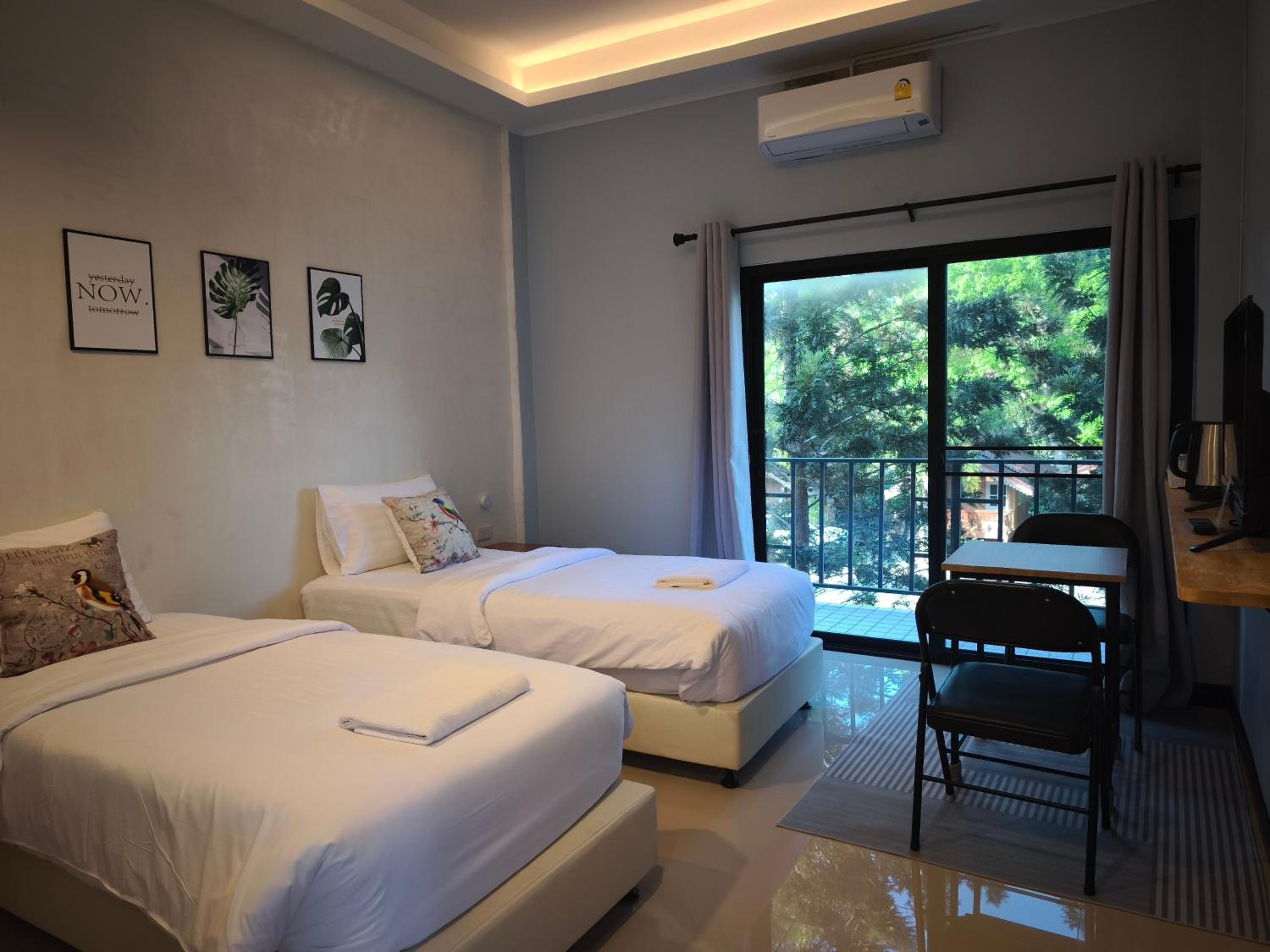 Twin Room with Private Bathroom - Photo 1