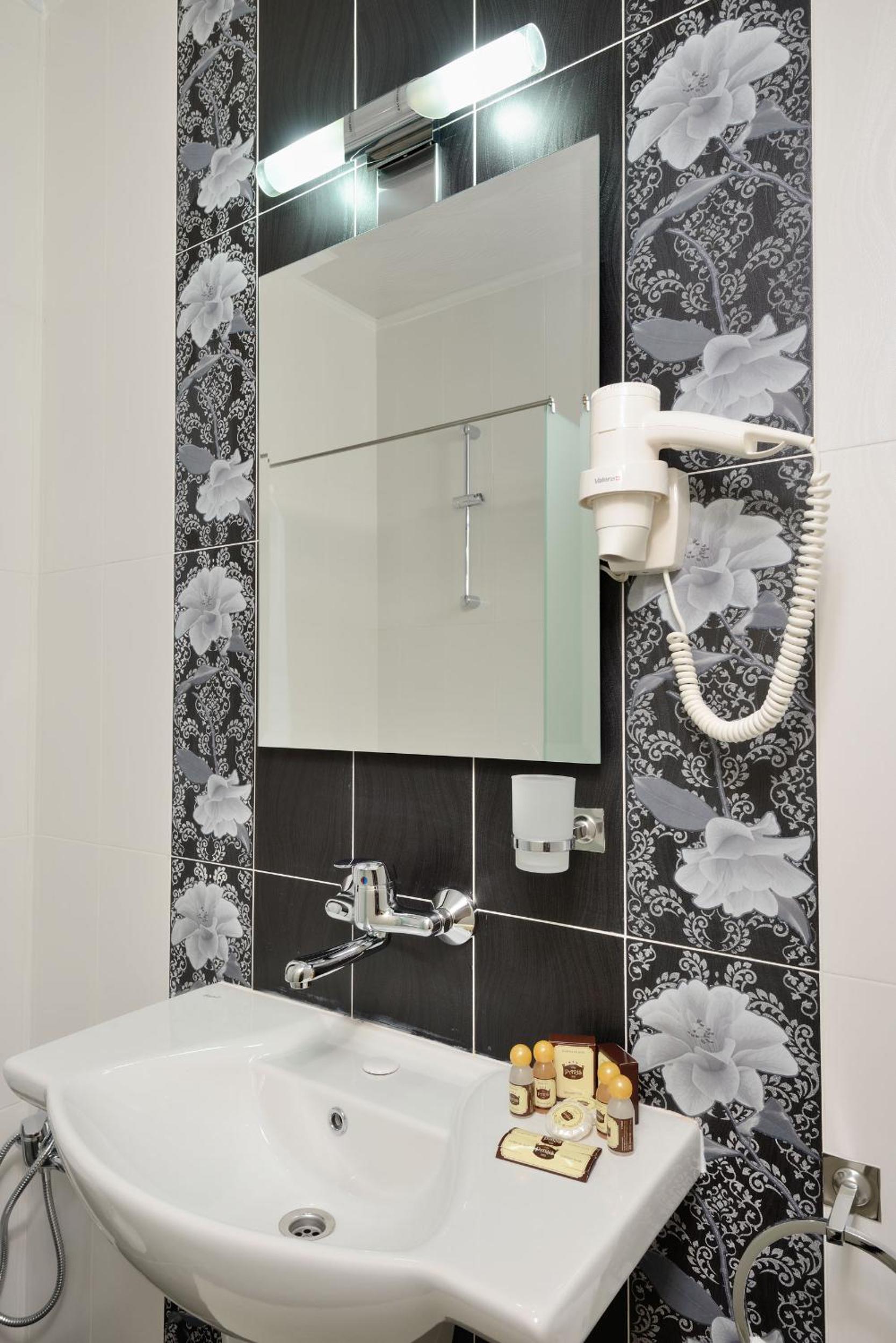 Double Room - Photo 3