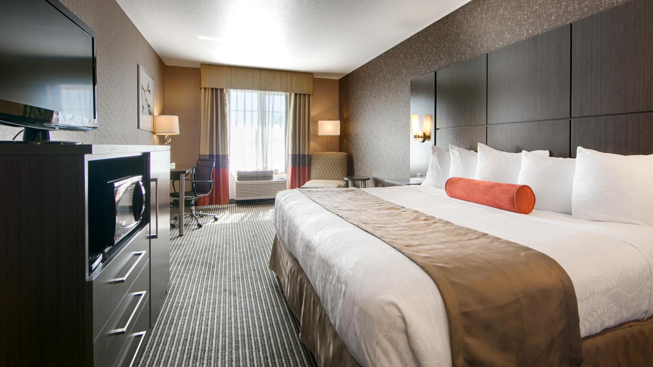 King Room with Roll-in Shower - Disability Access/Non-Smoking - Photo 2