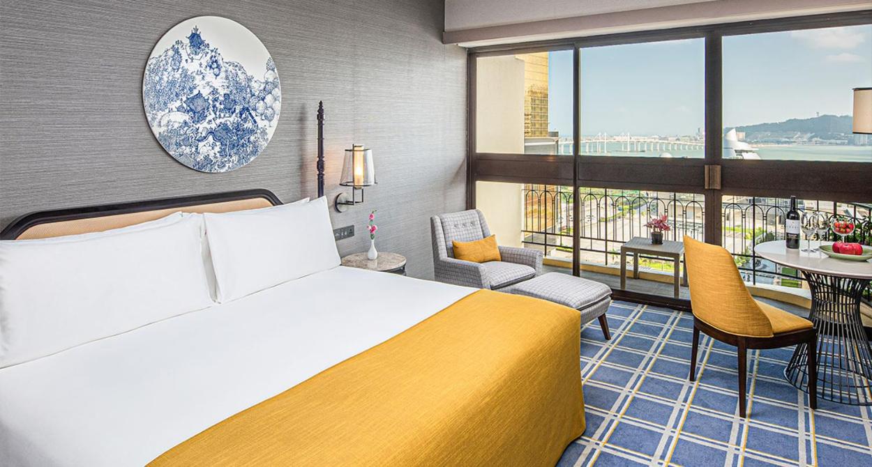 Grand Deluxe With Balcony King - Photo 1
