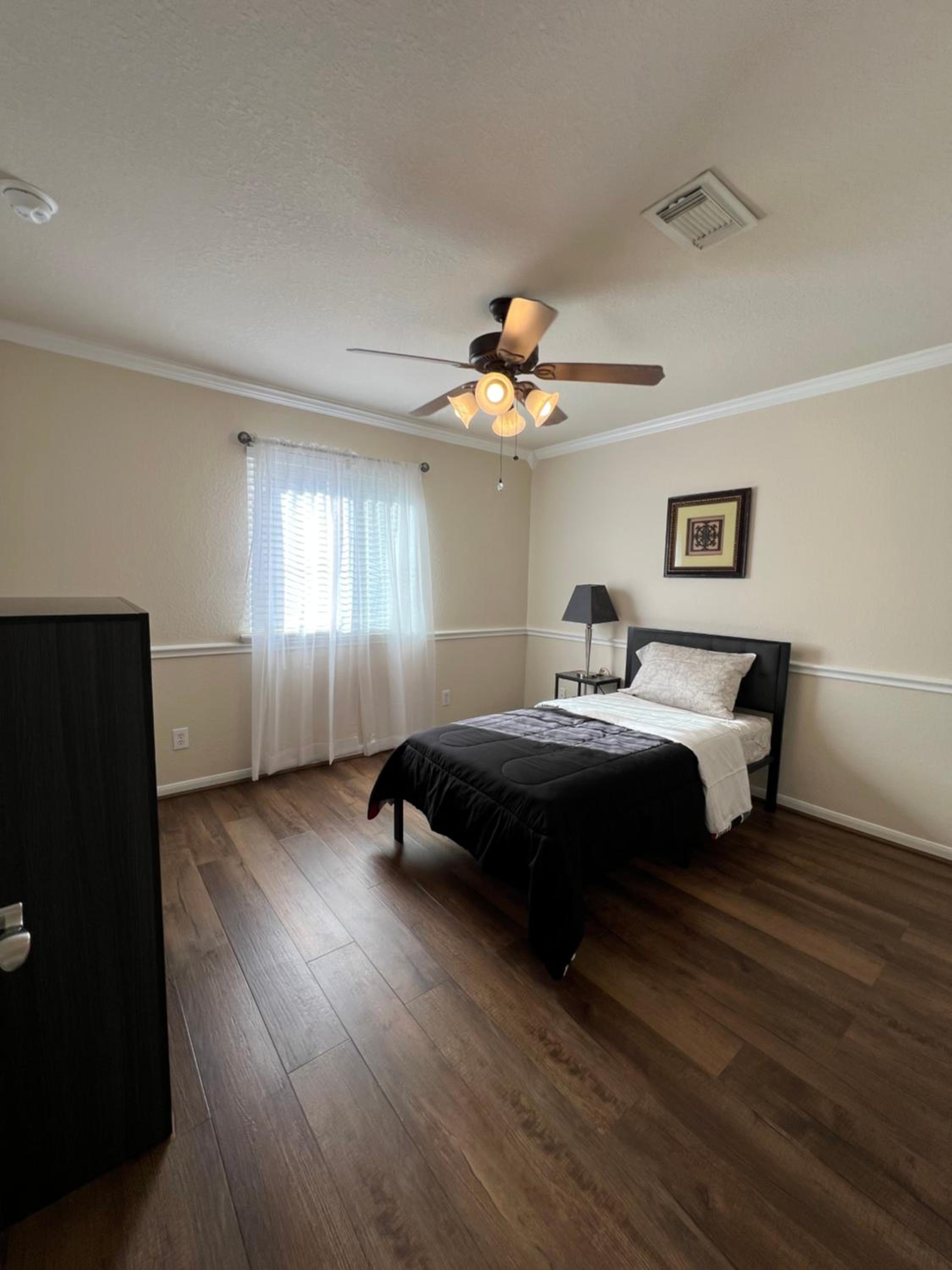 Three-Bedroom House photo 3